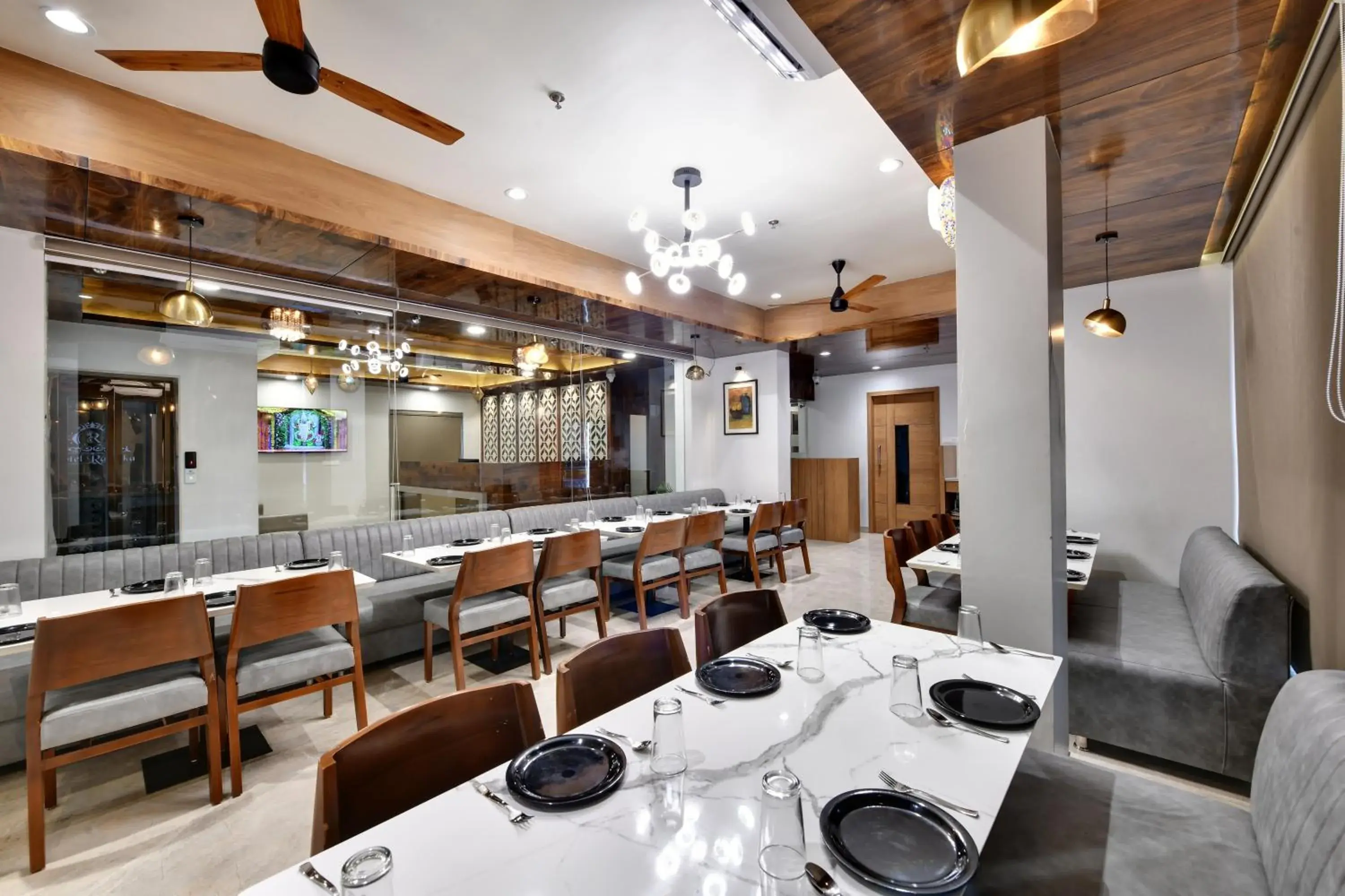 Restaurant/places to eat in HOTEL RADHIKA Restaurant/places to eat in HOTEL RADHIKA