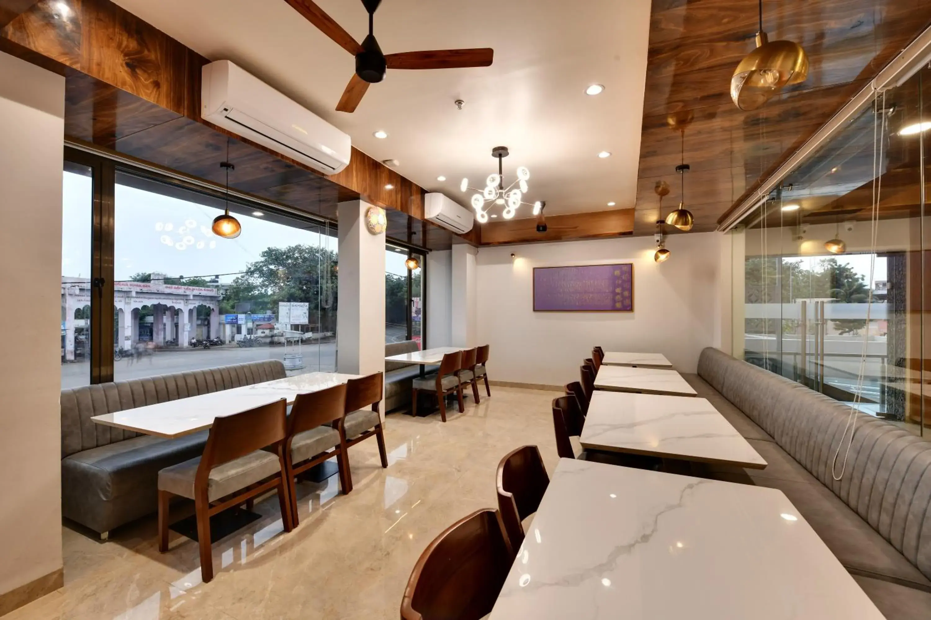 Restaurant/places to eat in HOTEL RADHIKA Restaurant/places to eat in HOTEL RADHIKA