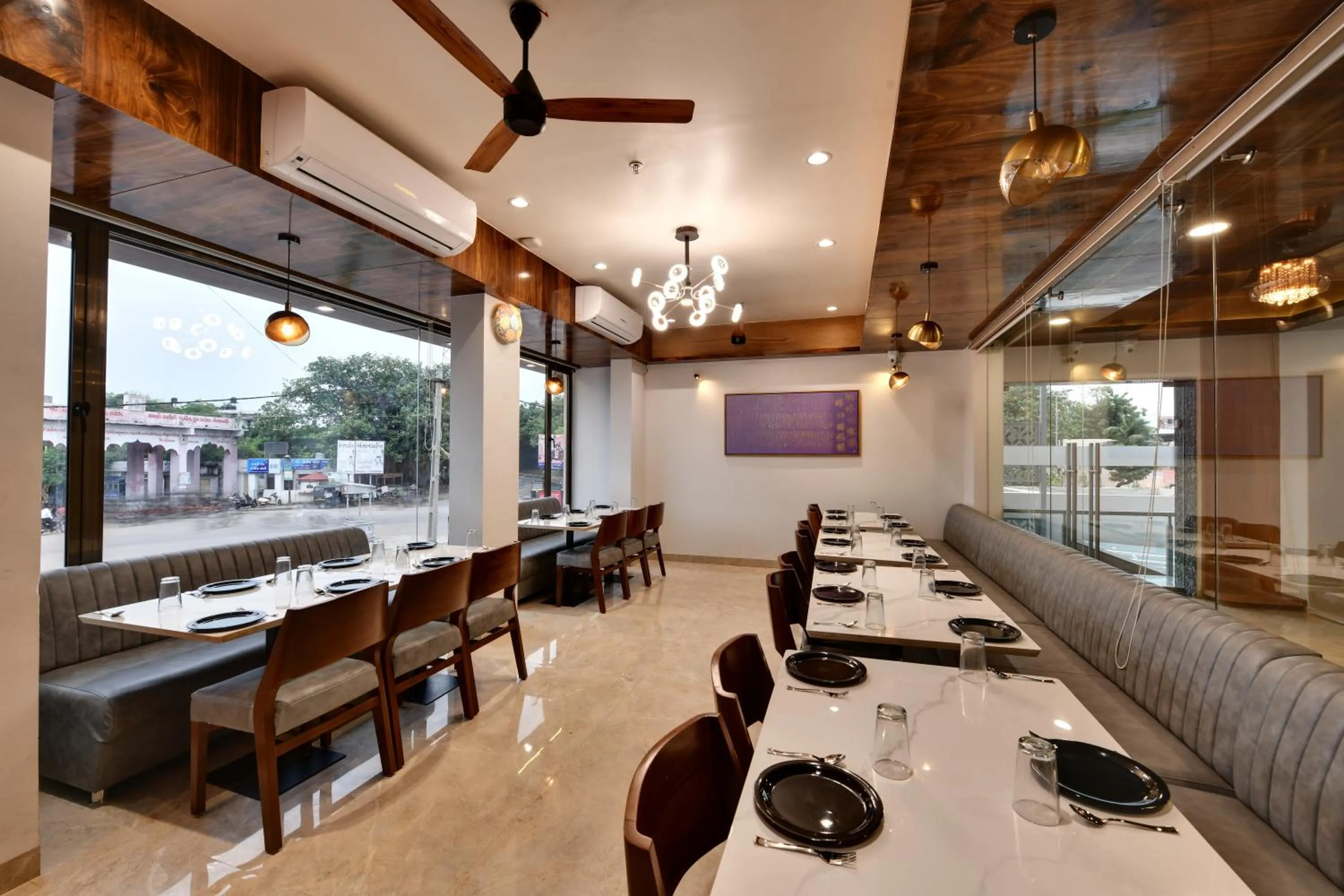 Restaurant/places to eat in HOTEL RADHIKA