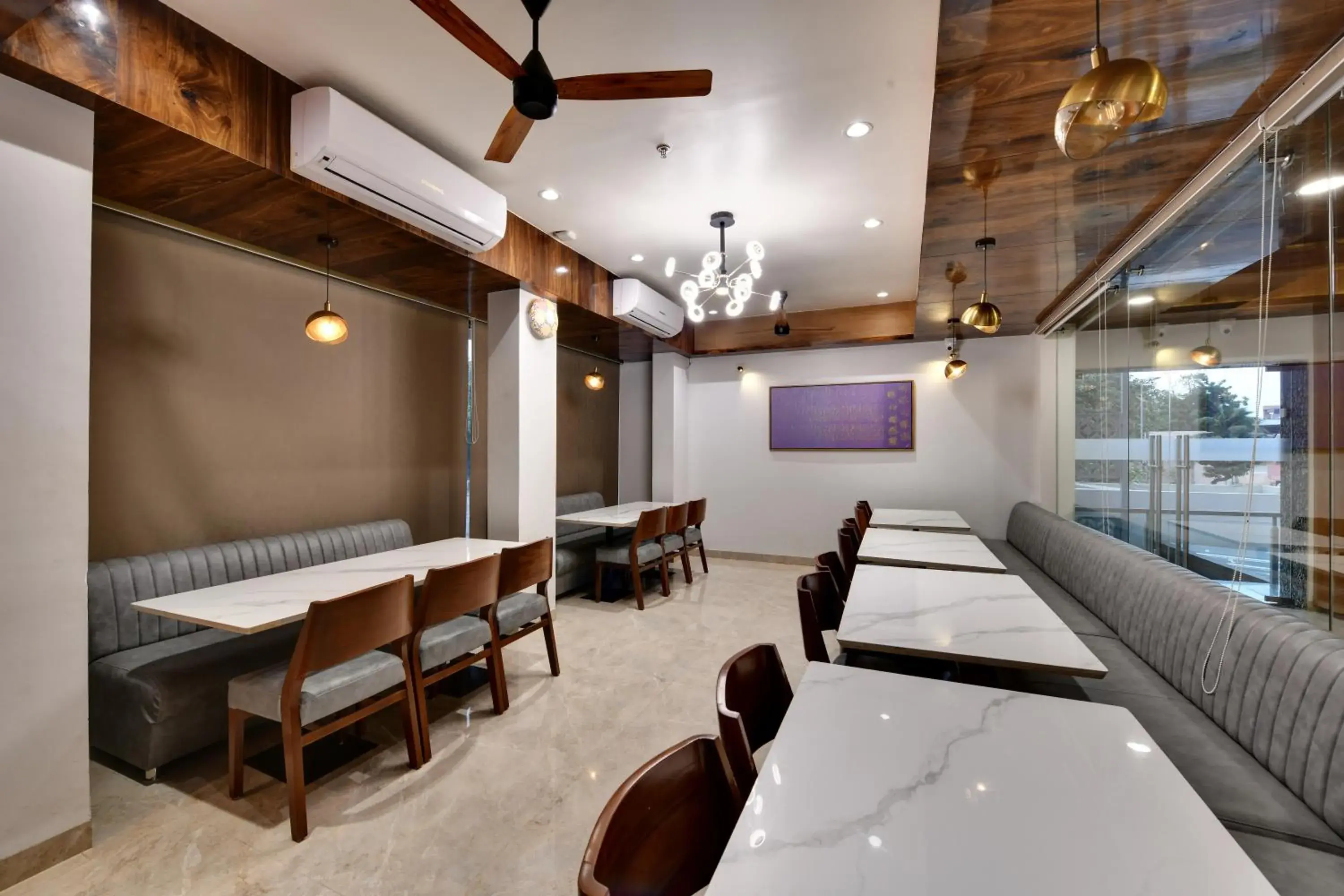 Restaurant/places to eat in HOTEL RADHIKA Restaurant/places to eat in HOTEL RADHIKA