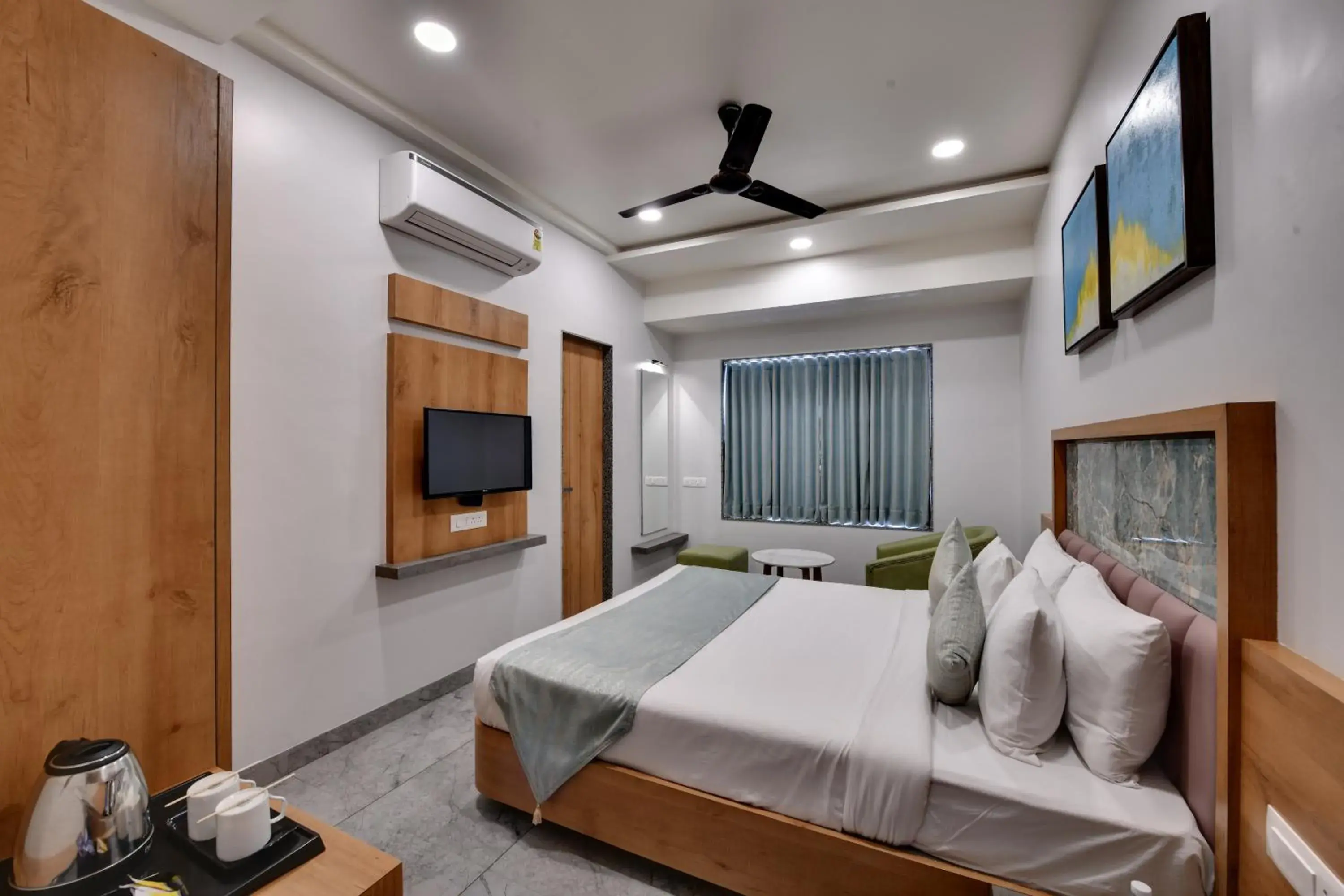 Bedroom in HOTEL RADHIKA Bedroom in HOTEL RADHIKA