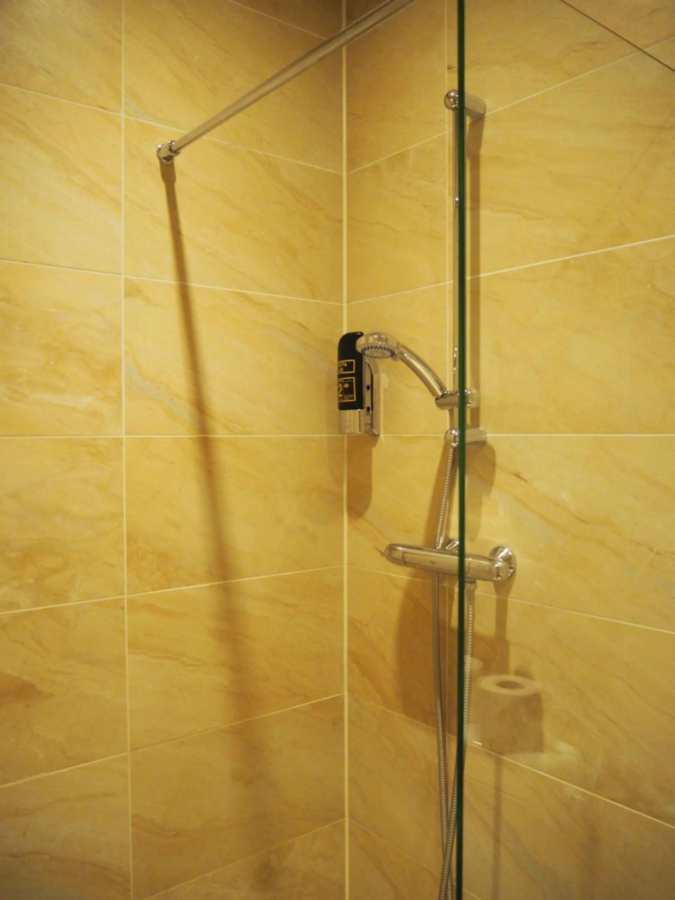 Shower in Aston City Hotel