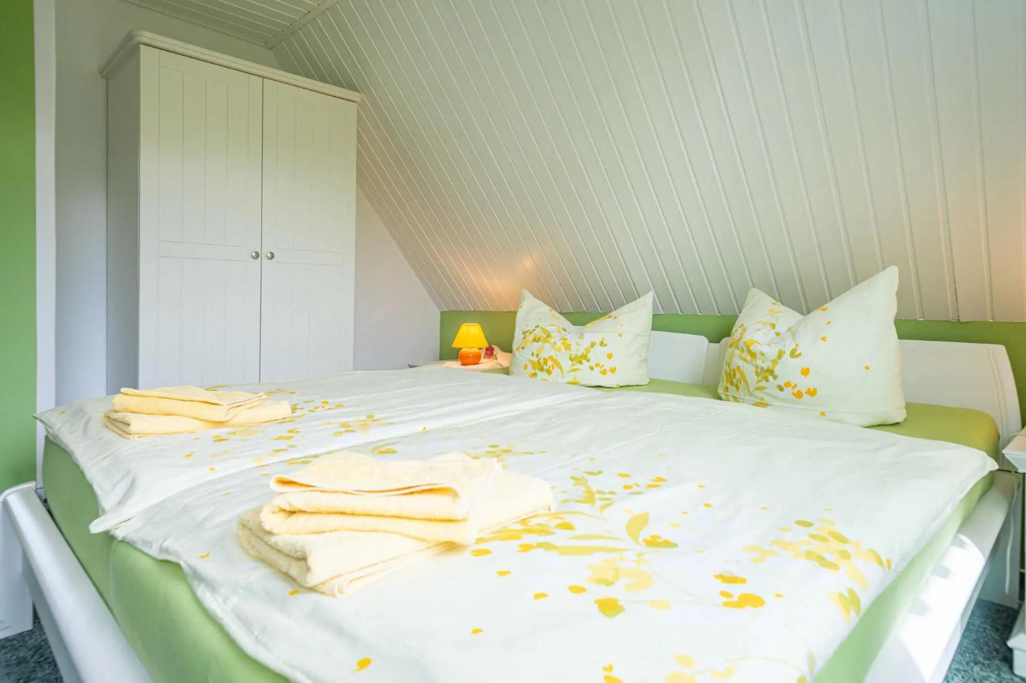 Bed in Ferienhaus "Halfdin- Halfmin"