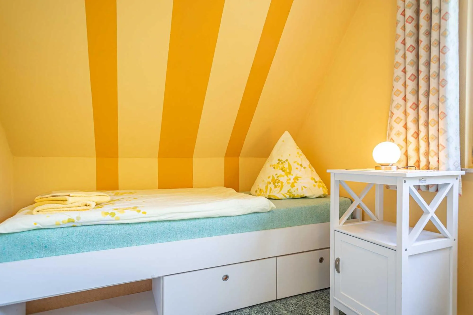 Bed in Ferienhaus "Halfdin- Halfmin"