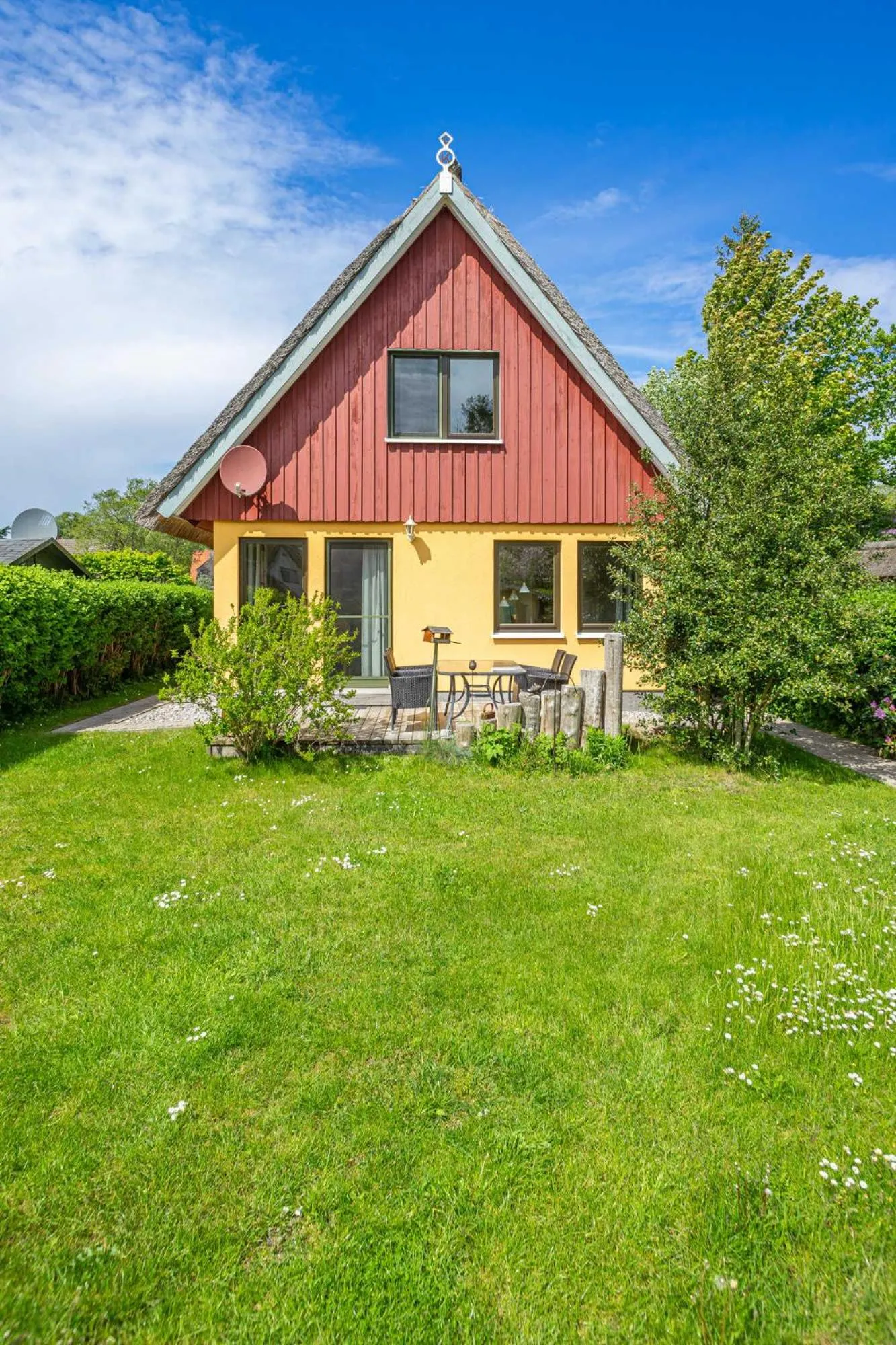 Property building in Ferienhaus "Halfdin- Halfmin"