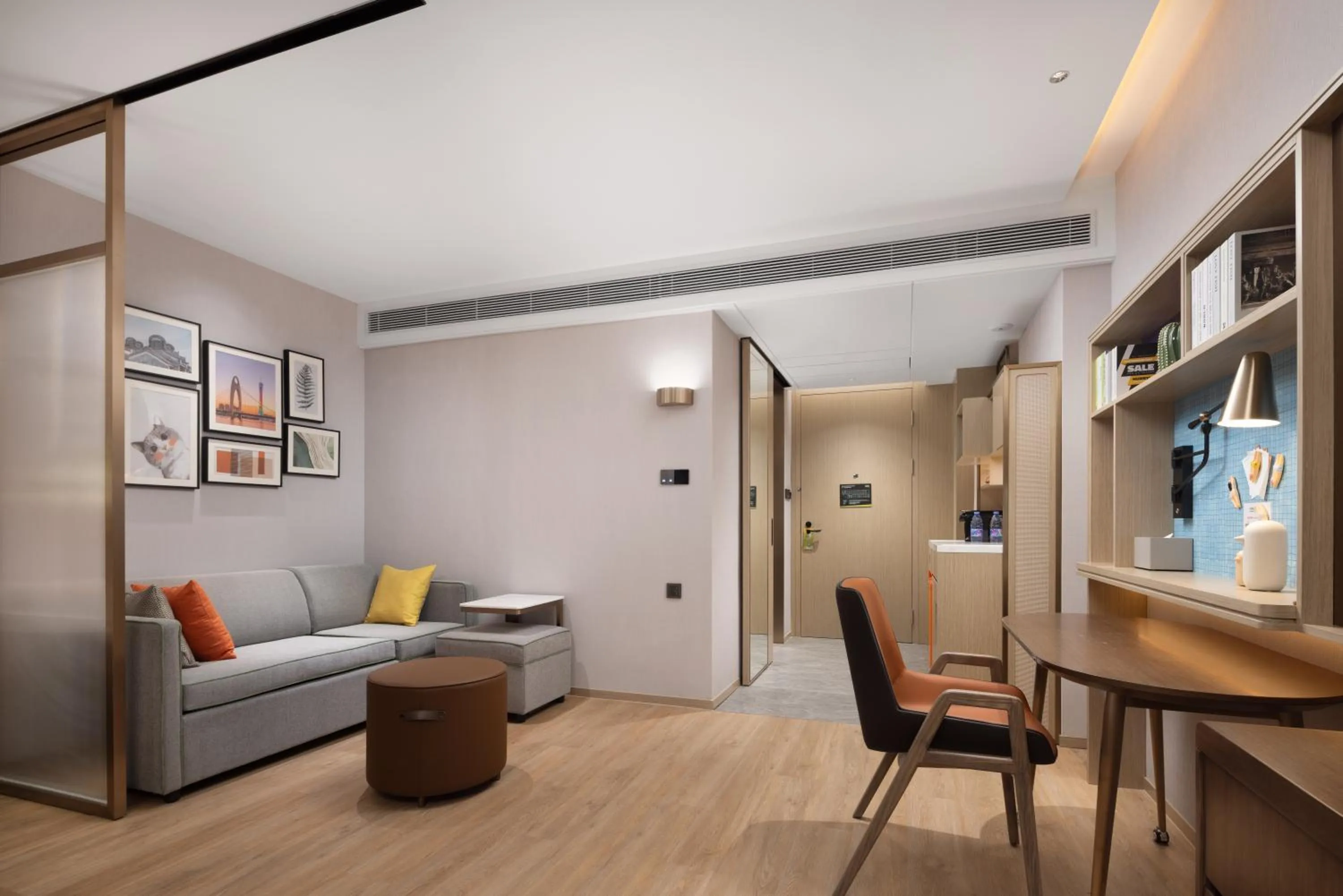 Living room in Home2 Suites By Hilton Hotel Guangzhou Baiyun International Airport Branch - Free Shuttle Bus to Guangzhou Baiyun International Airport & Free Deliver Service to Canton Fair Complex During Canton Fair Period