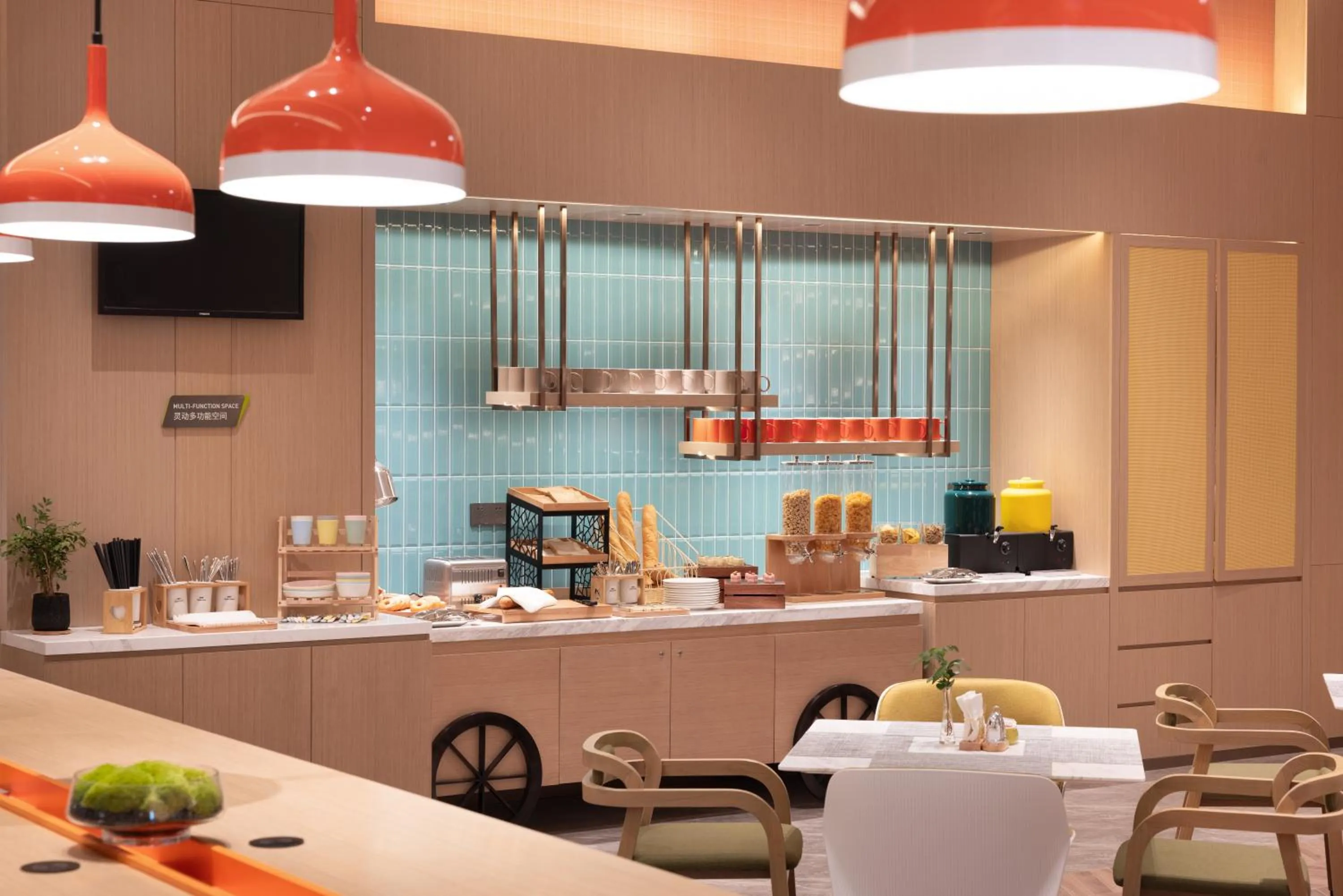 Restaurant/places to eat in Home2 Suites By Hilton Hotel Guangzhou Baiyun International Airport Branch - Free Shuttle Bus to Guangzhou Baiyun International Airport & Free Deliver Service to Canton Fair Complex During Canton Fair Period