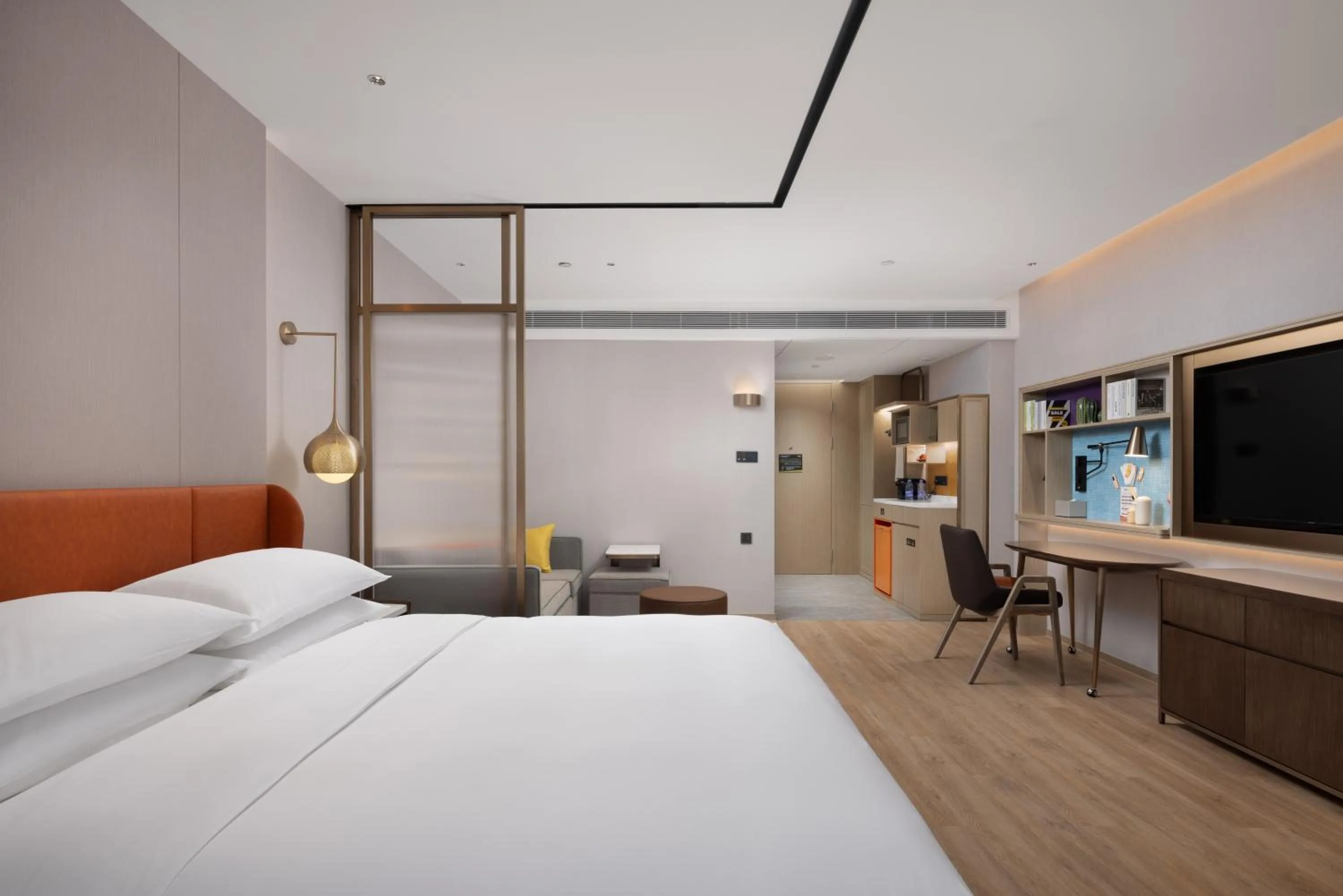 Bed in Home2 Suites By Hilton Hotel Guangzhou Baiyun International Airport Branch - Free Shuttle Bus to Guangzhou Baiyun International Airport & Free Deliver Service to Canton Fair Complex During Canton Fair Period