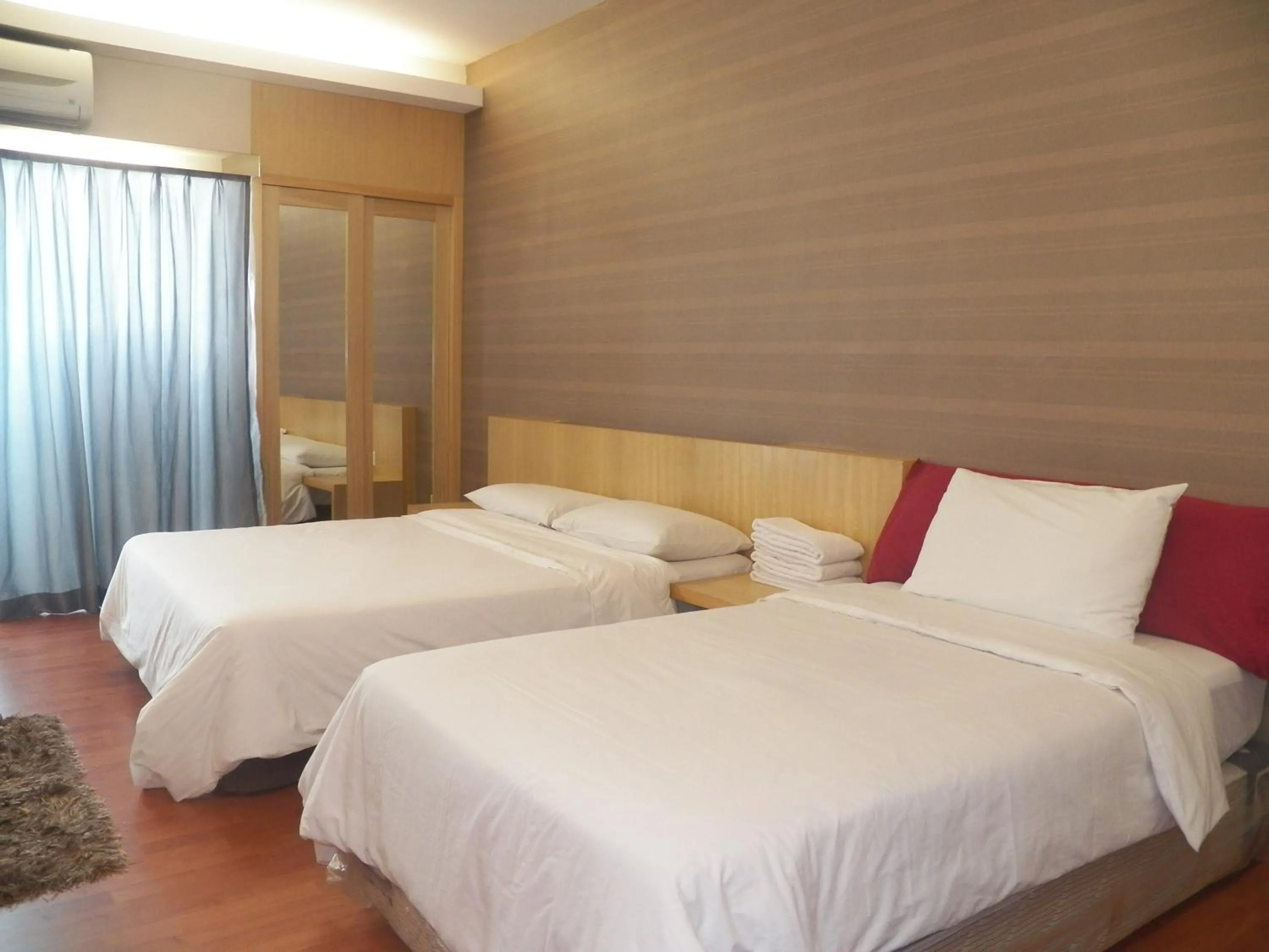 Bedroom, Bed in Maytower Apartment