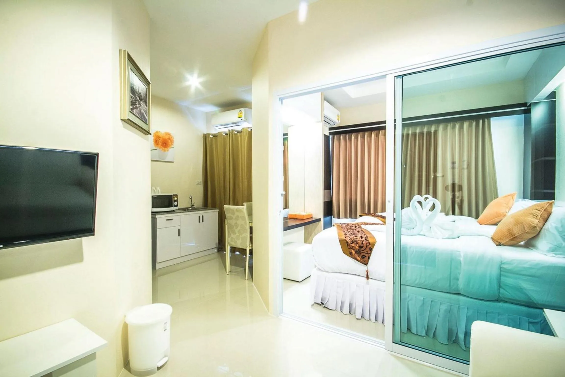 Photo of the whole room, Bed in Excella Hotel