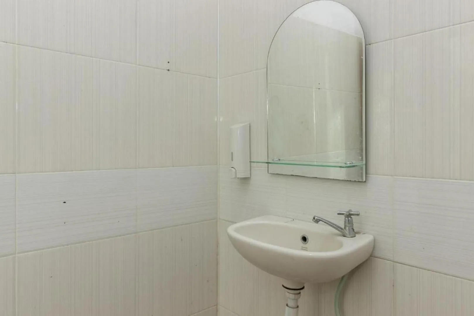 Bathroom in RedDoorz @ Pantai Panjang Bengkulu