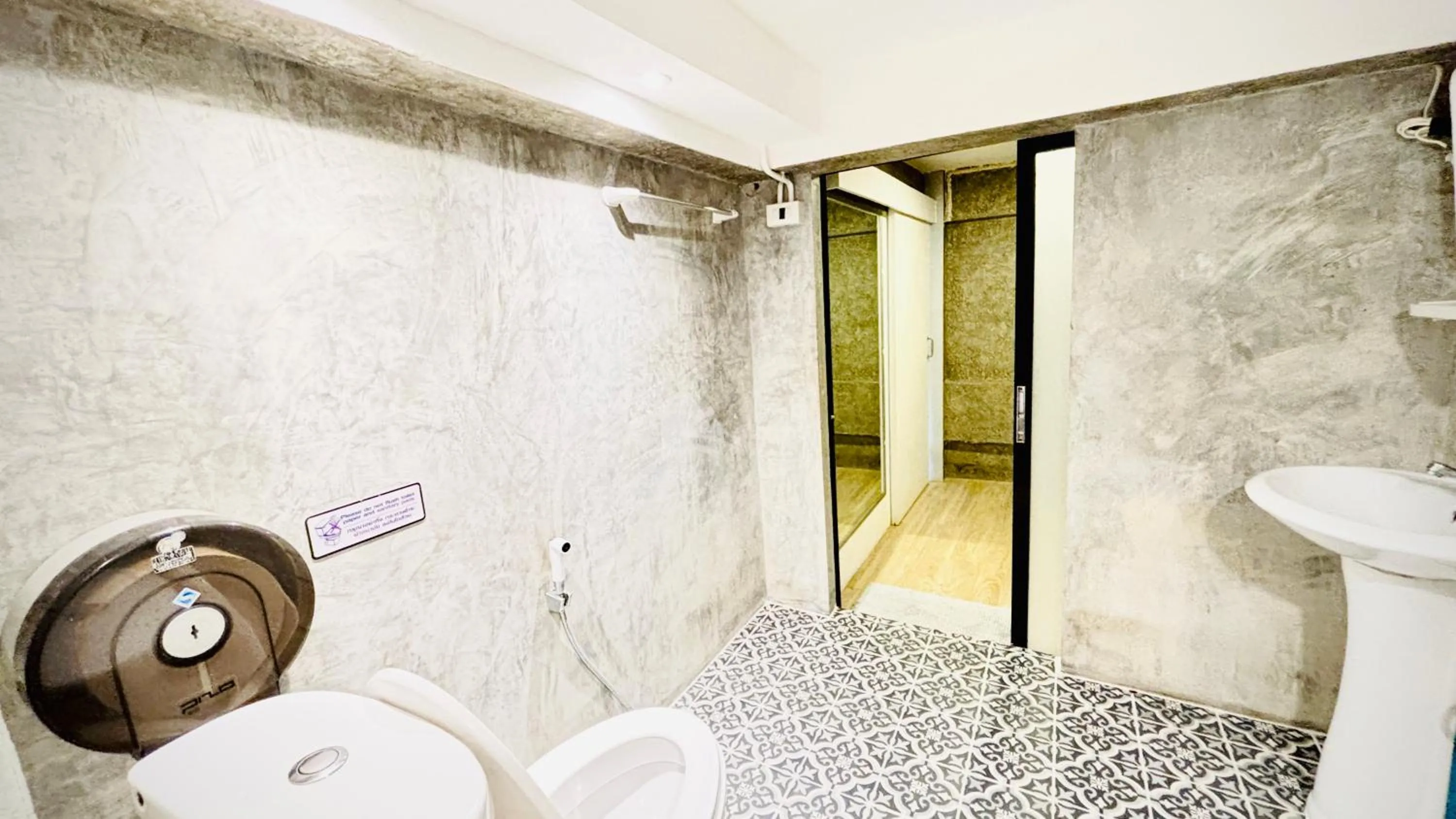 Shower in The Yak Cozy Chiang Mai