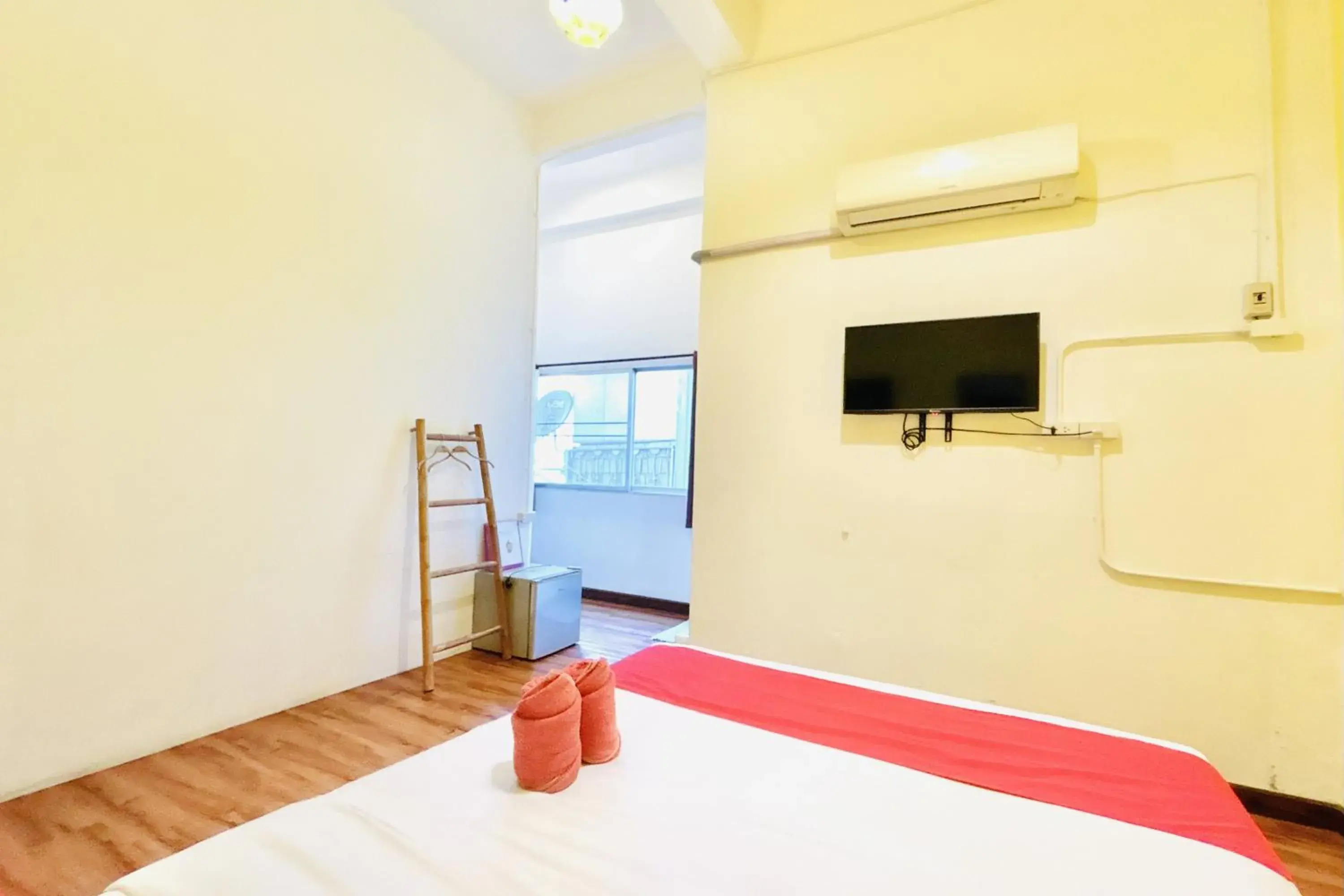 Property building, Bed in The Yak Cozy Chiang Mai Property building, Bed in The Yak Cozy Chiang Mai