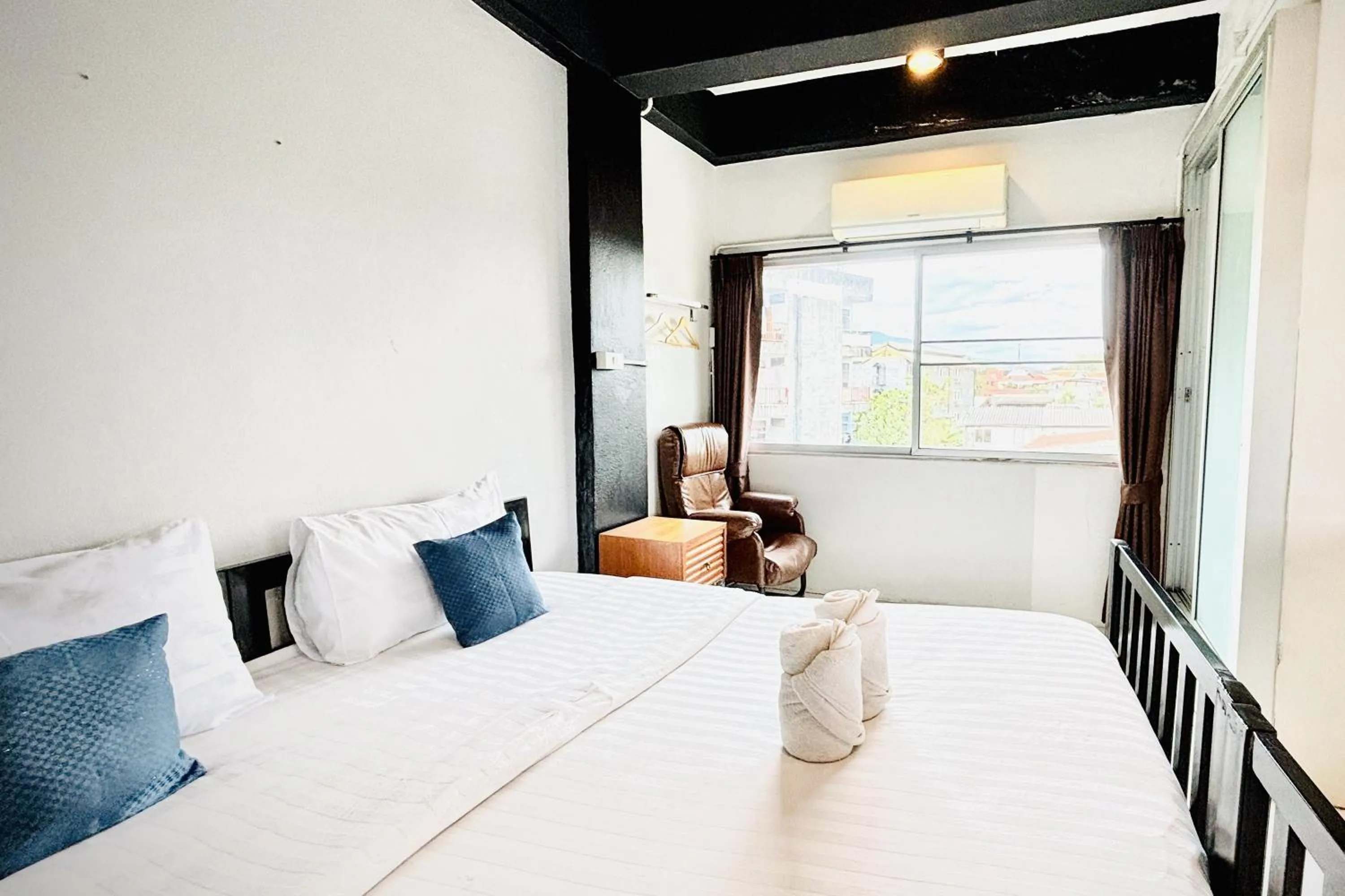 Bed in The Yak Cozy Chiang Mai