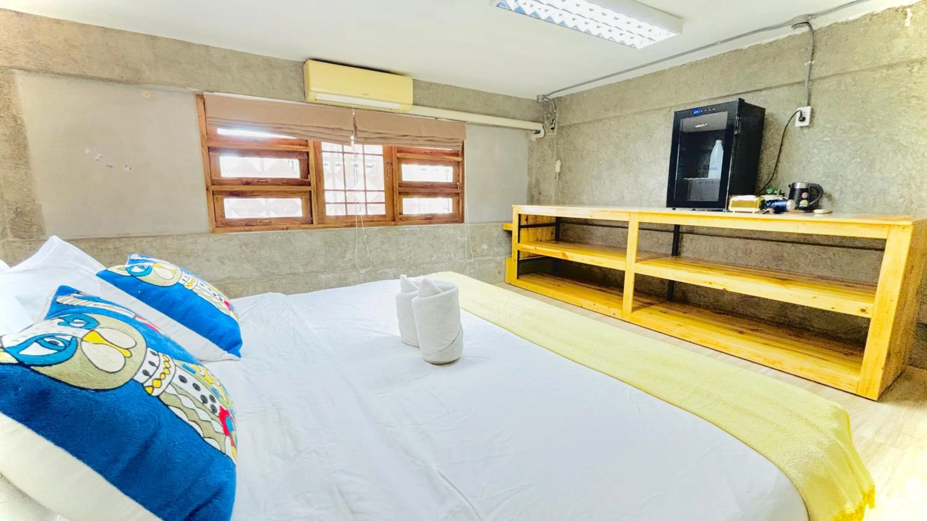 Communal lounge/ TV room, Bed in The Yak Cozy Chiang Mai