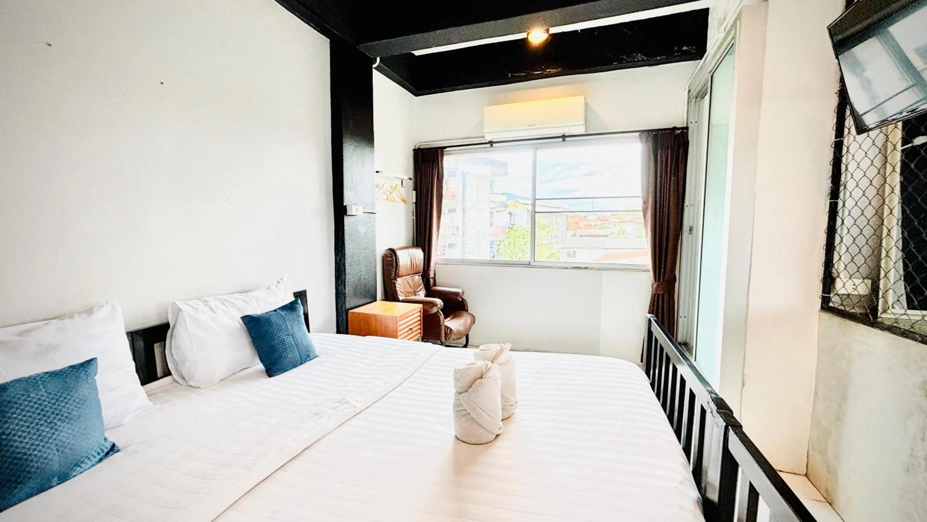 Bedroom, Bed in The Yak Cozy Chiang Mai