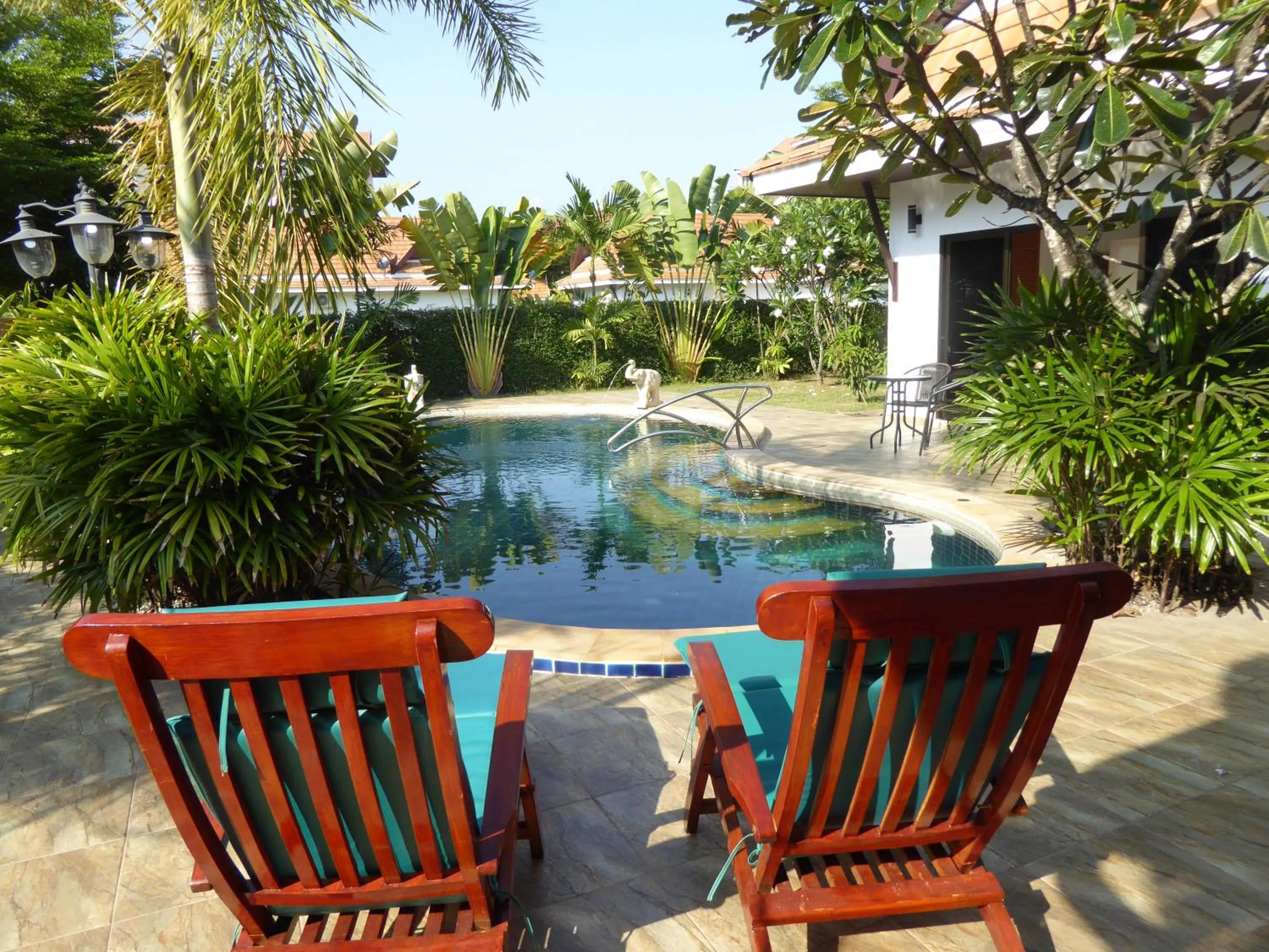 VIP Chain Resort Pool Villa