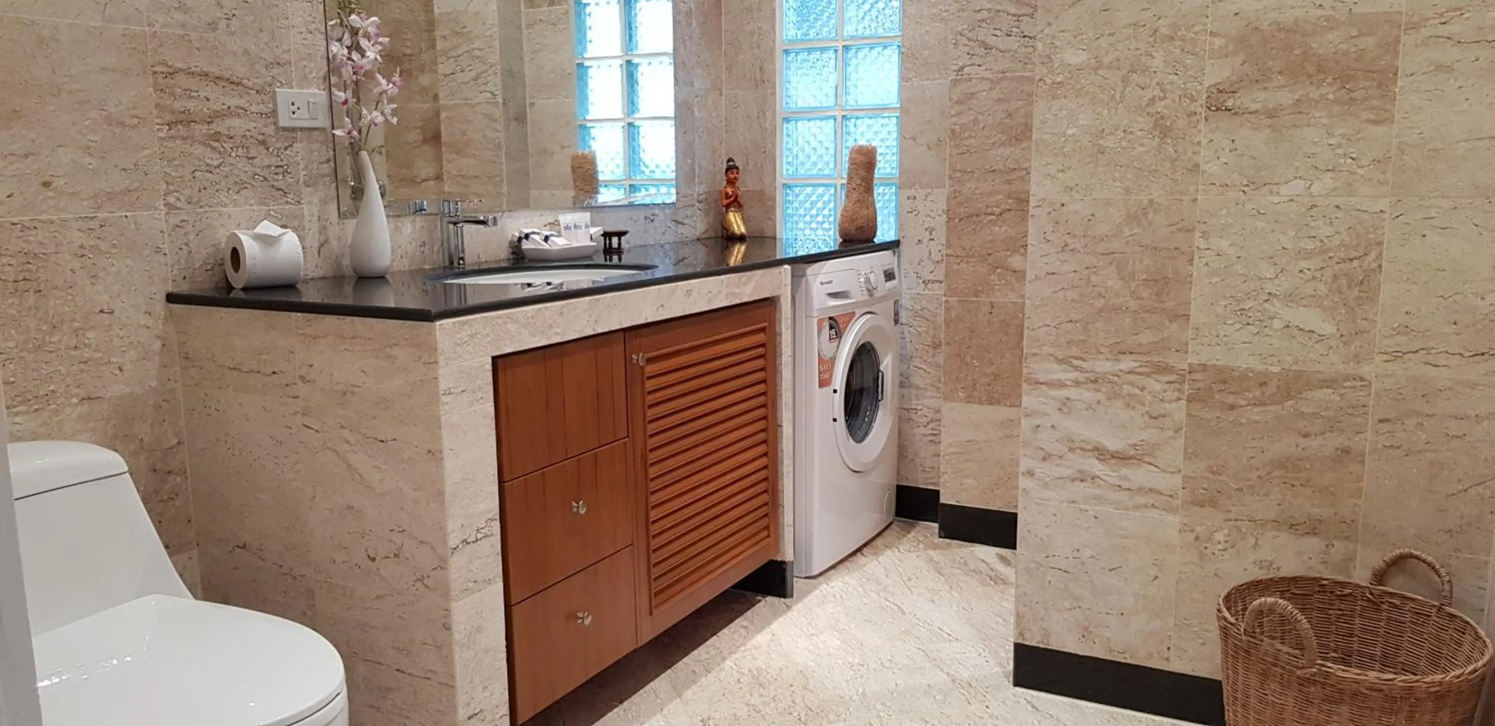 VIP Chain Resort Pool Villa