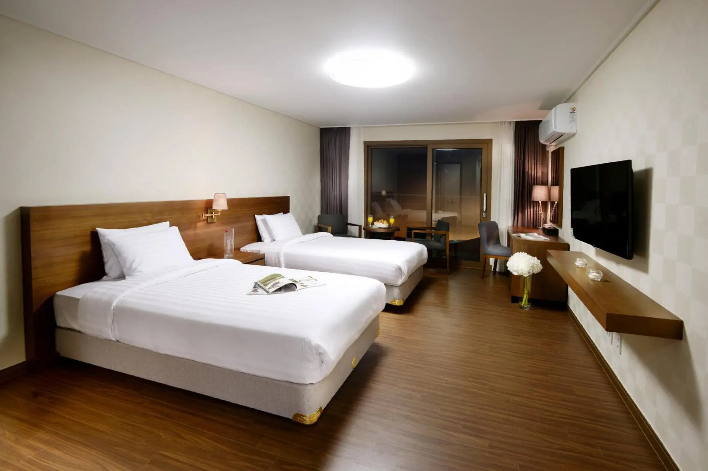 Balcony/Terrace, Bed in Jeju Aerospace Hotel Balcony/Terrace, Bed in Jeju Aerospace Hotel