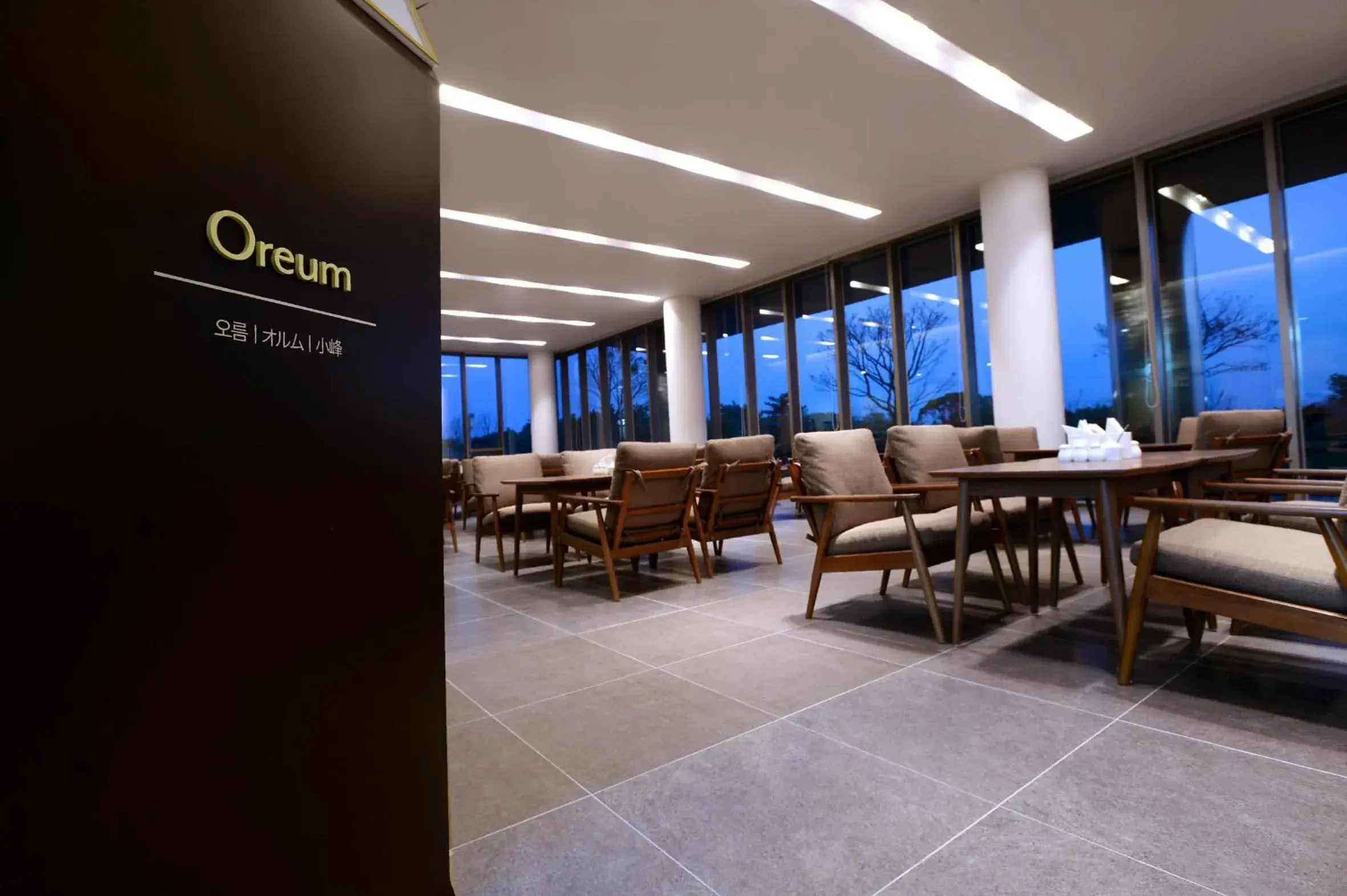 Restaurant/places to eat in Jeju Aerospace Hotel Restaurant/places to eat in Jeju Aerospace Hotel