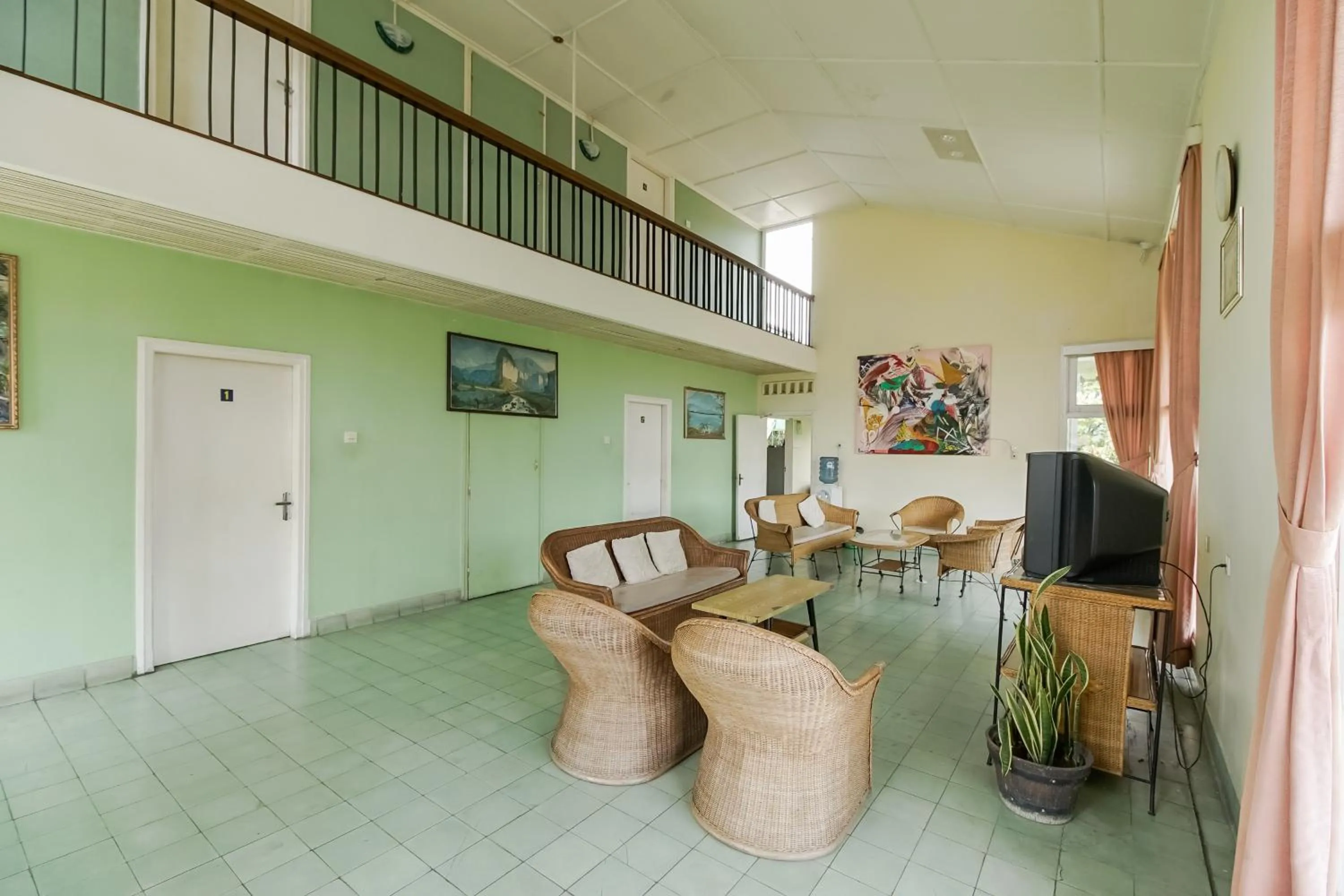 Lobby or reception in RedDoorz near Jam Gadang Syariah Bukit Tinggi