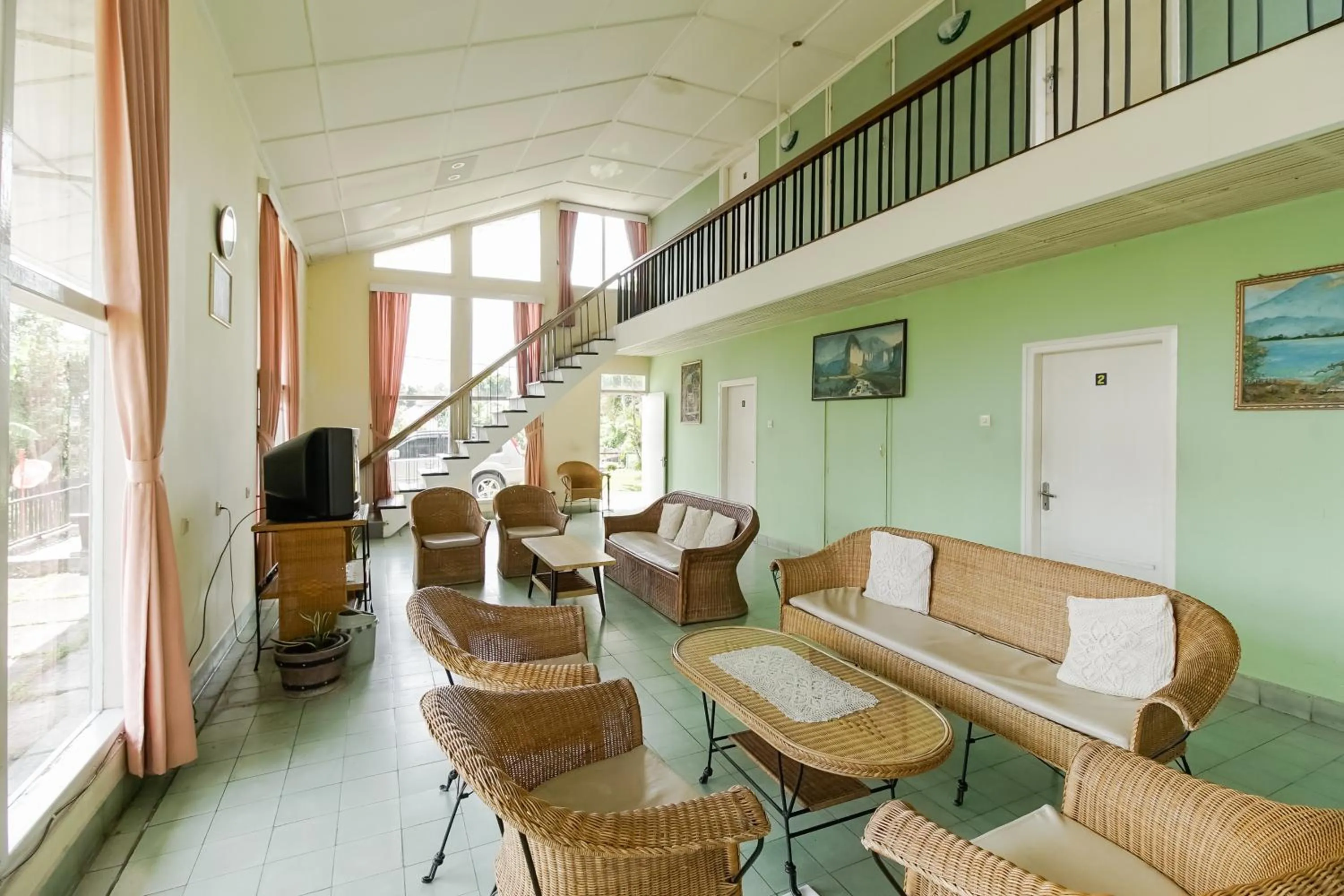 Lobby or reception in RedDoorz near Jam Gadang Syariah Bukit Tinggi