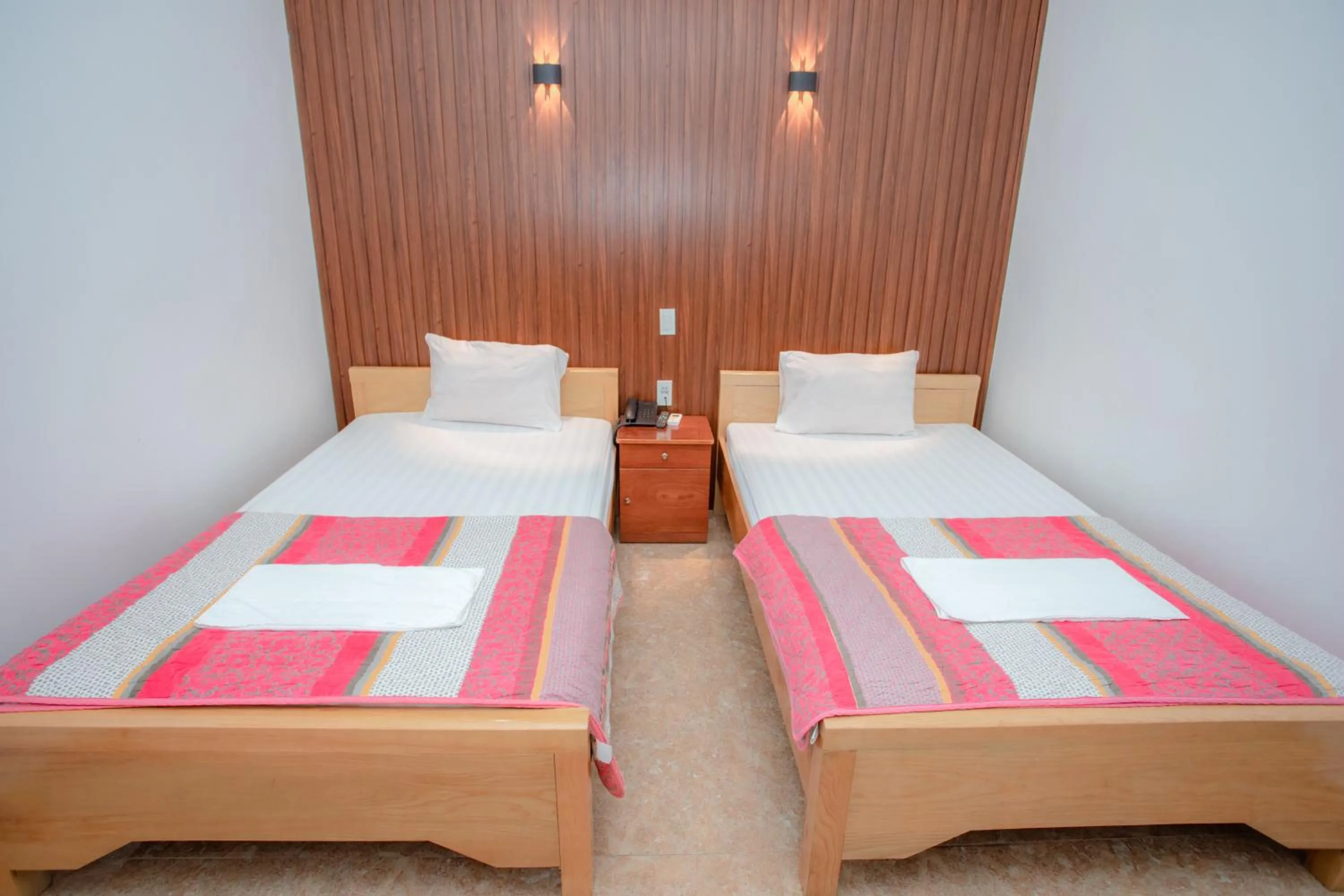 Bedroom, Bed in KHÁNH GIA HOTEL