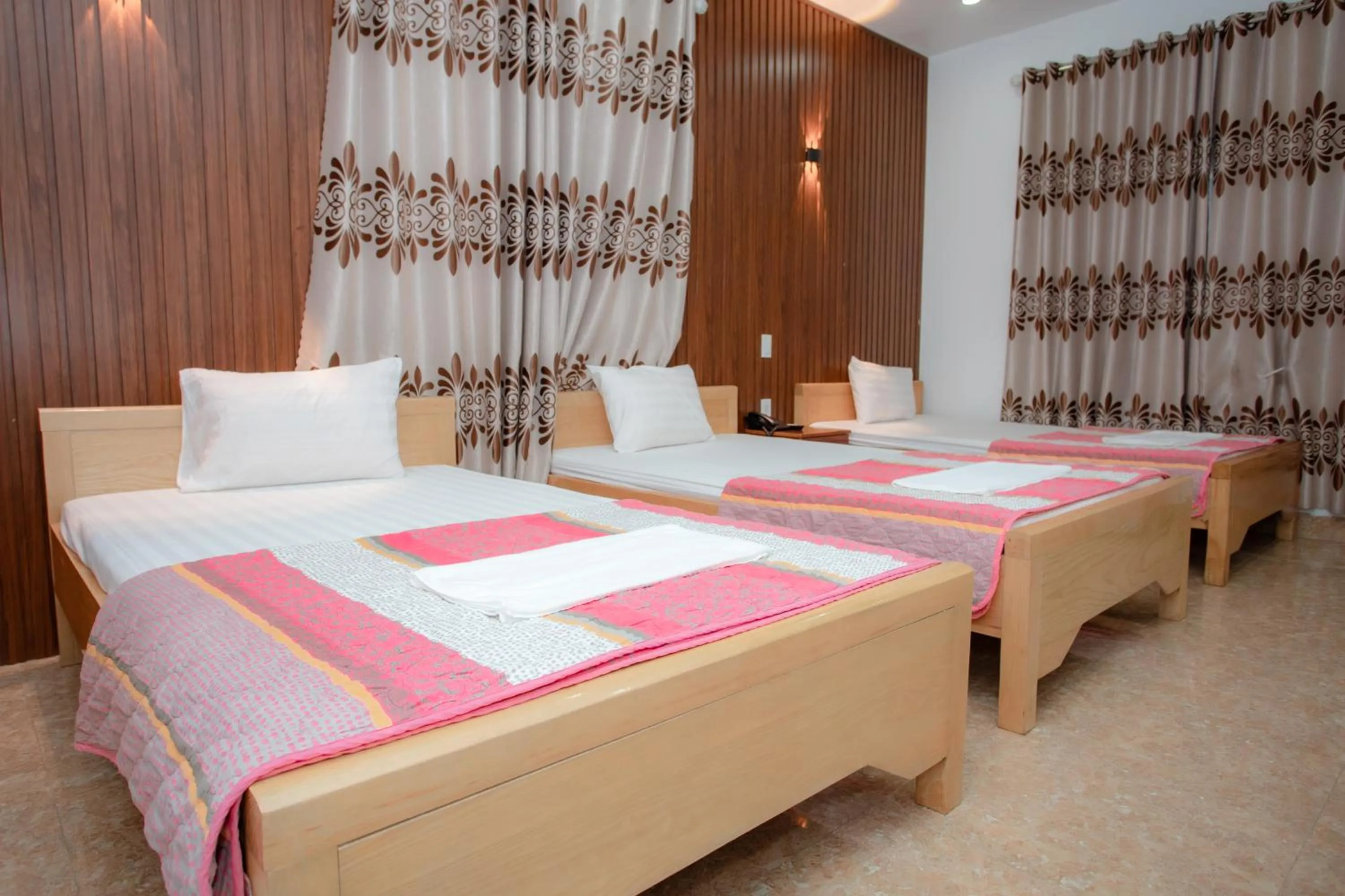 Bedroom, Bed in KHÁNH GIA HOTEL