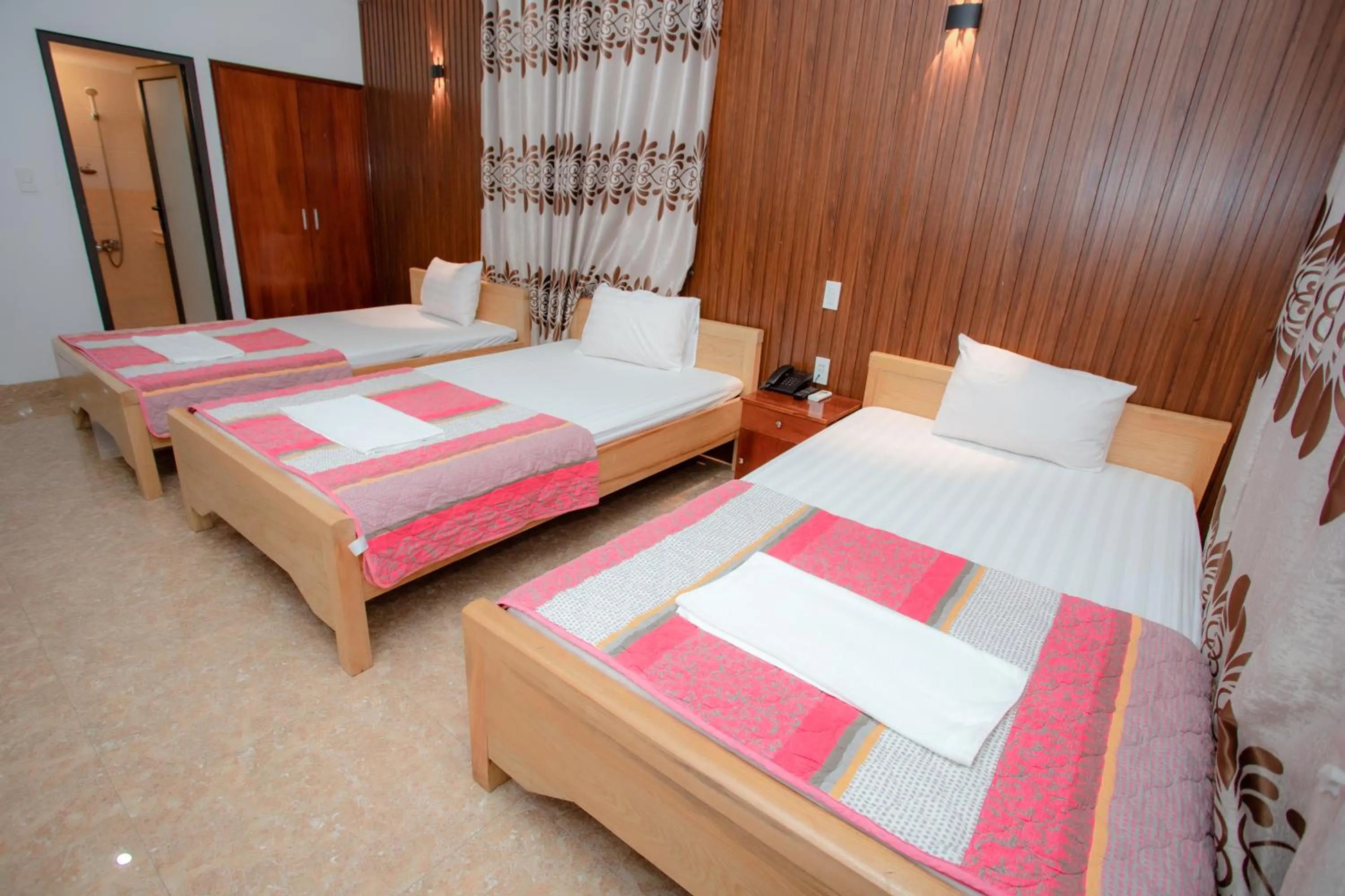 Bedroom, Bed in KHÁNH GIA HOTEL