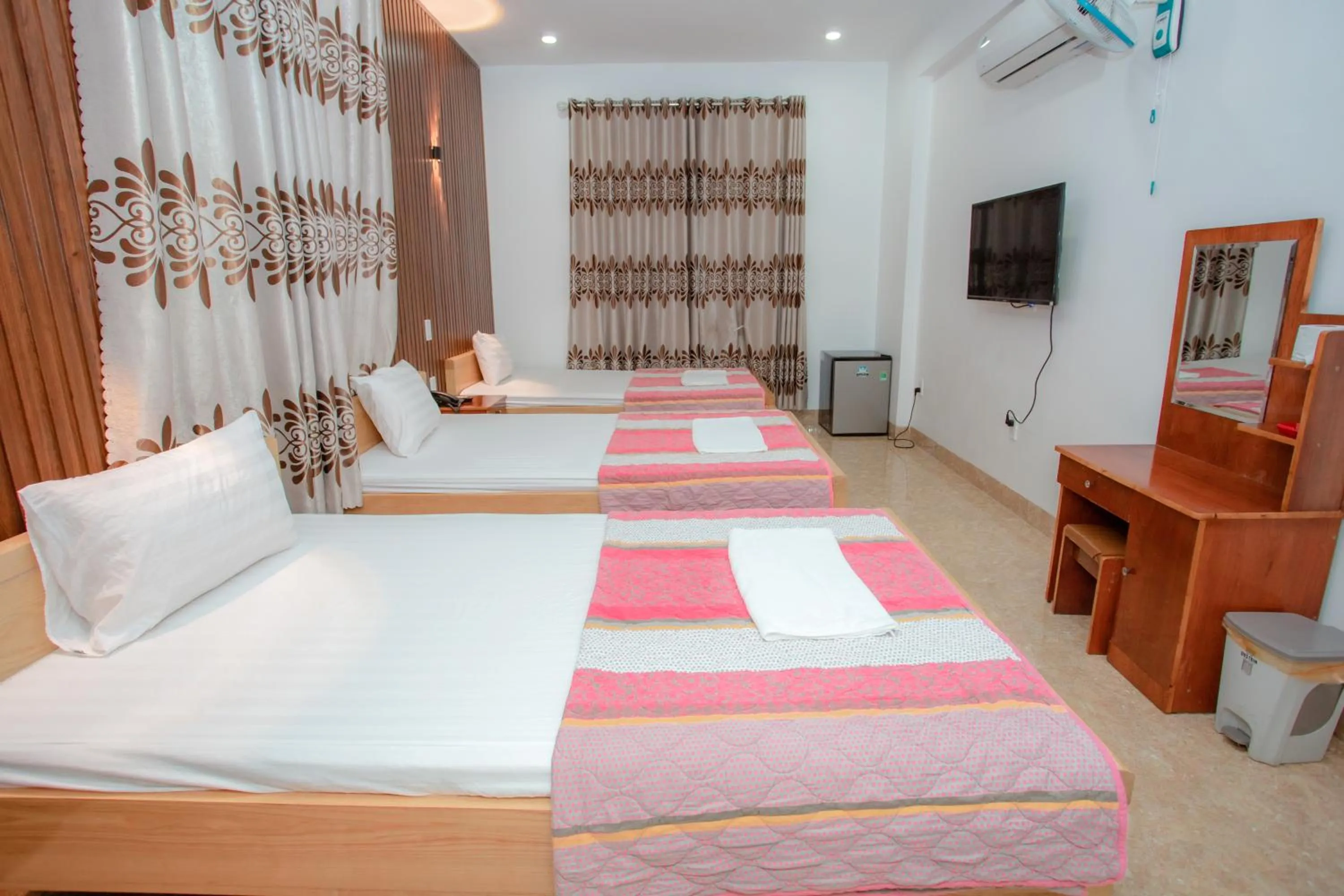 Bed in KHÁNH GIA HOTEL