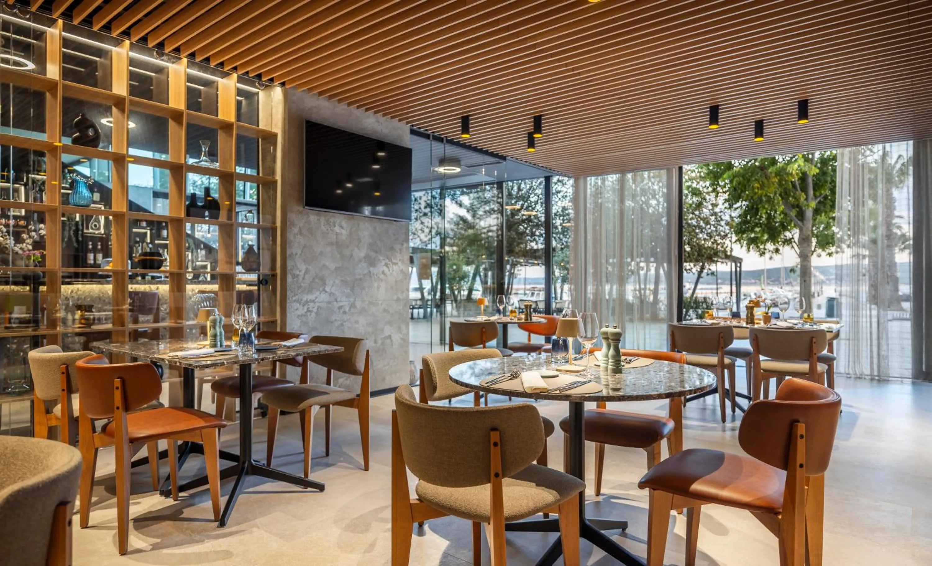 Restaurant/places to eat in Aminess Younique Narrivi Hotel