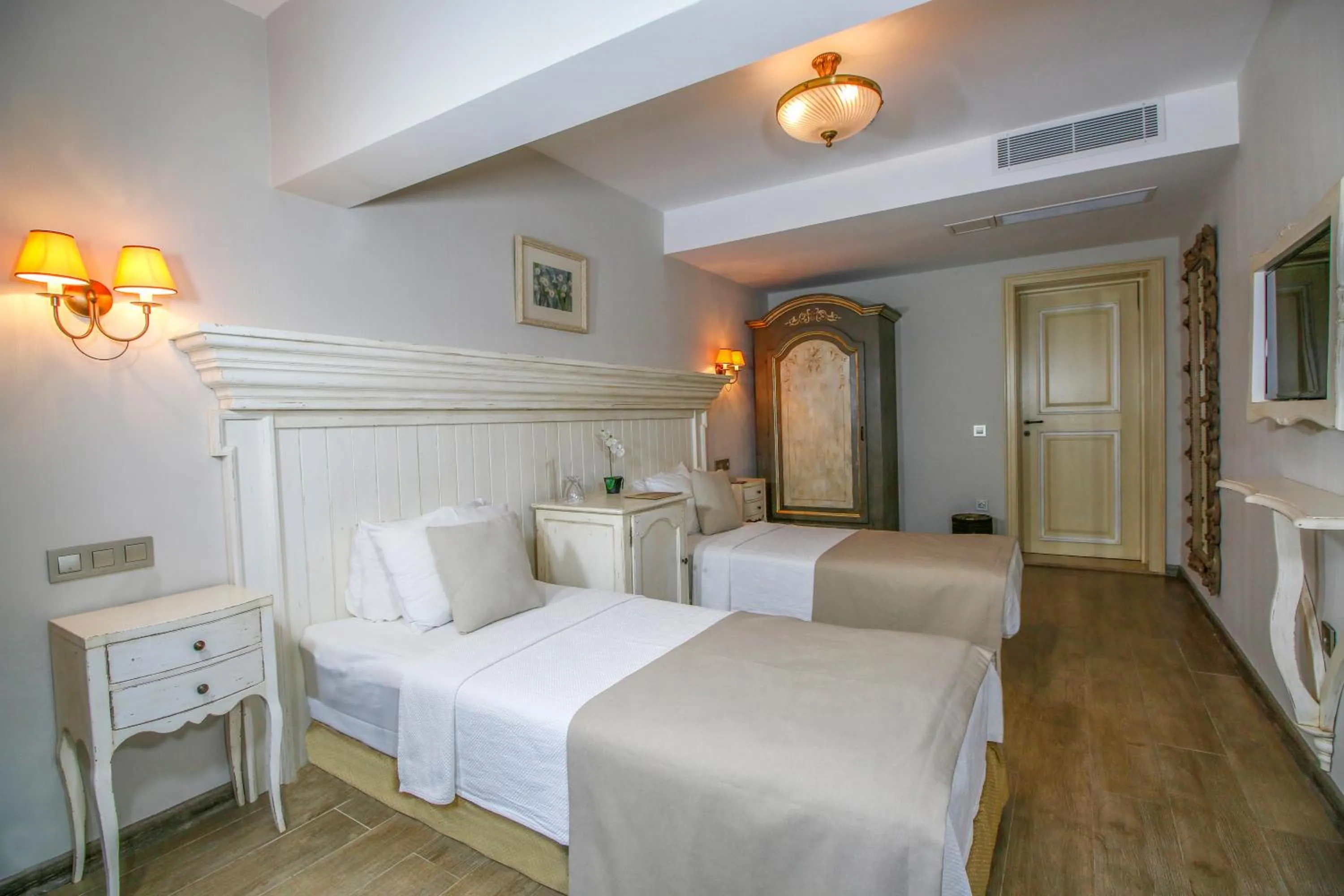 Photo of the whole room, Bed in Joya Del Mar Hotel