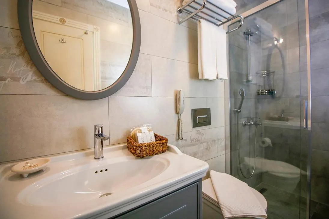 Shower in Joya Del Mar Hotel