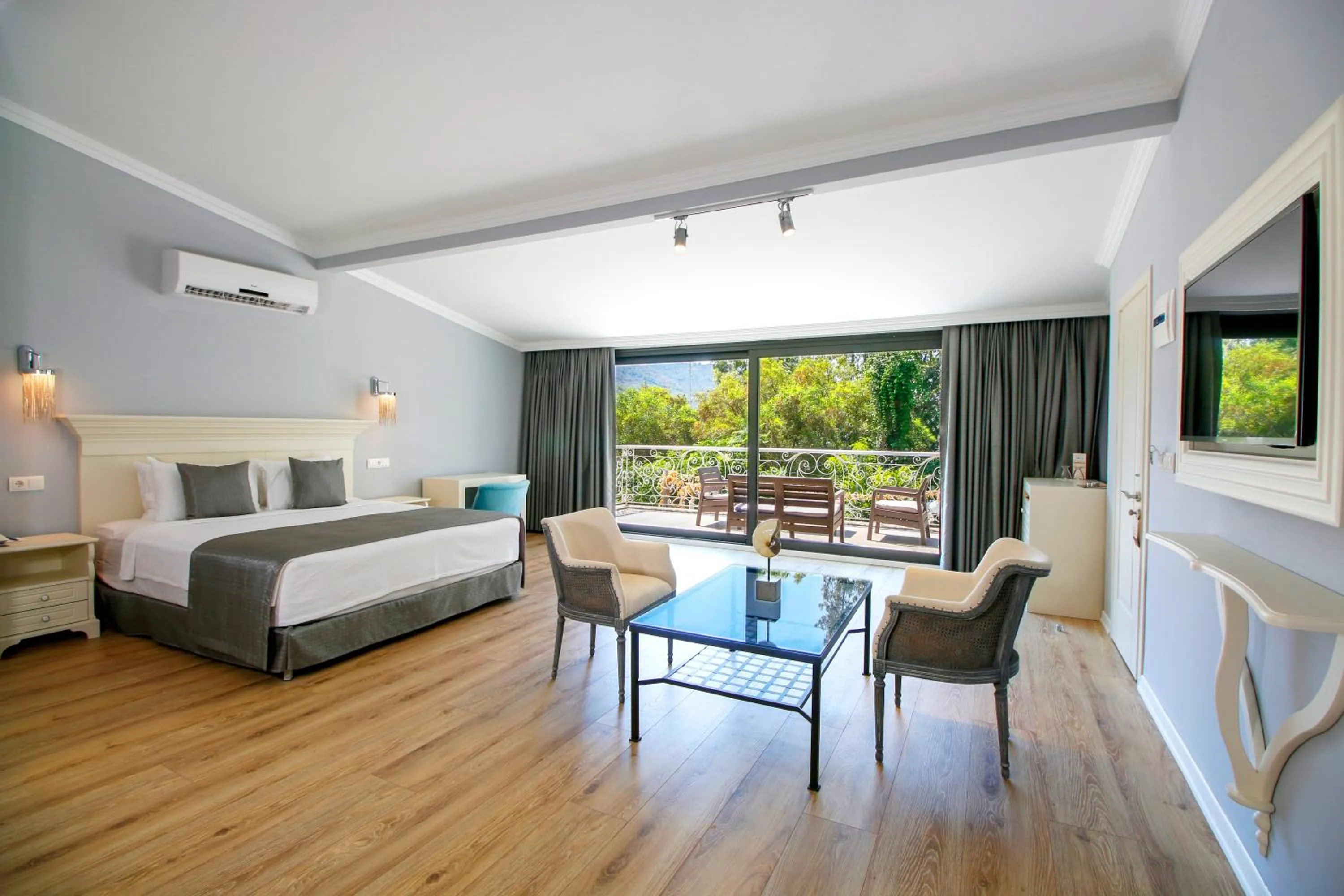 Balcony/Terrace, Bed in Joya Del Mar Hotel