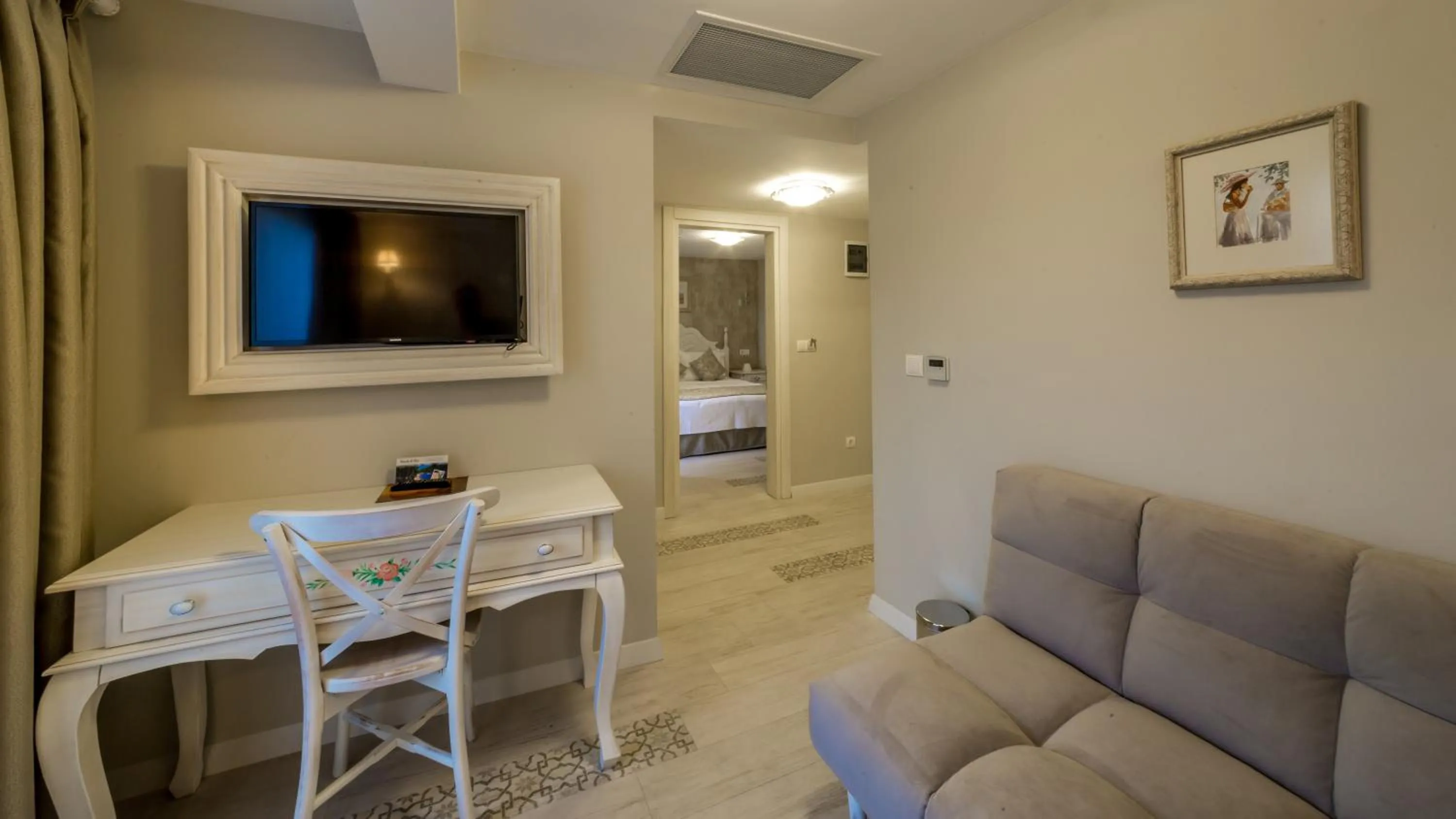 TV and multimedia in Joya Del Mar Hotel