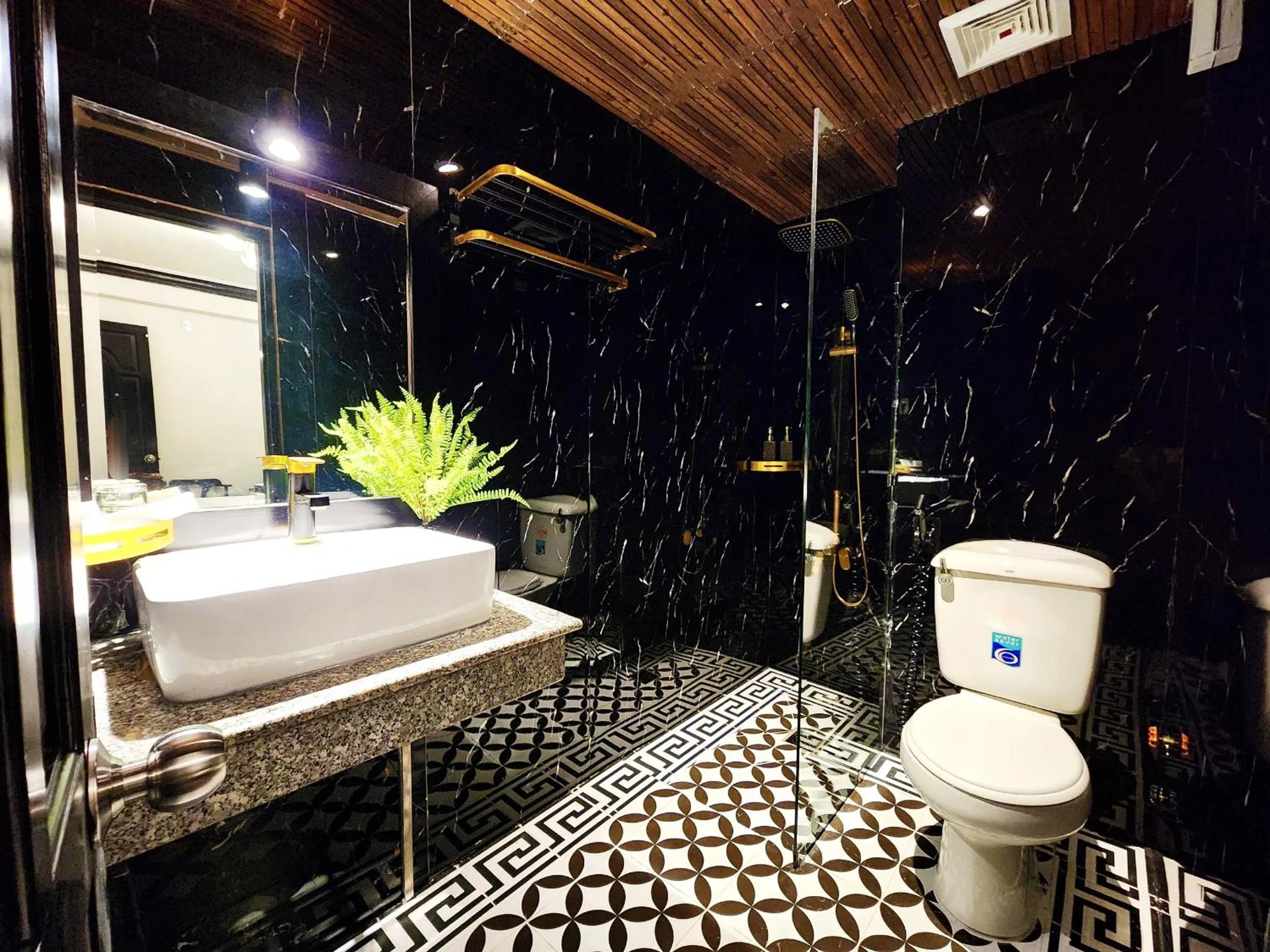 Shower in ROSA ZEN Hotel Spa