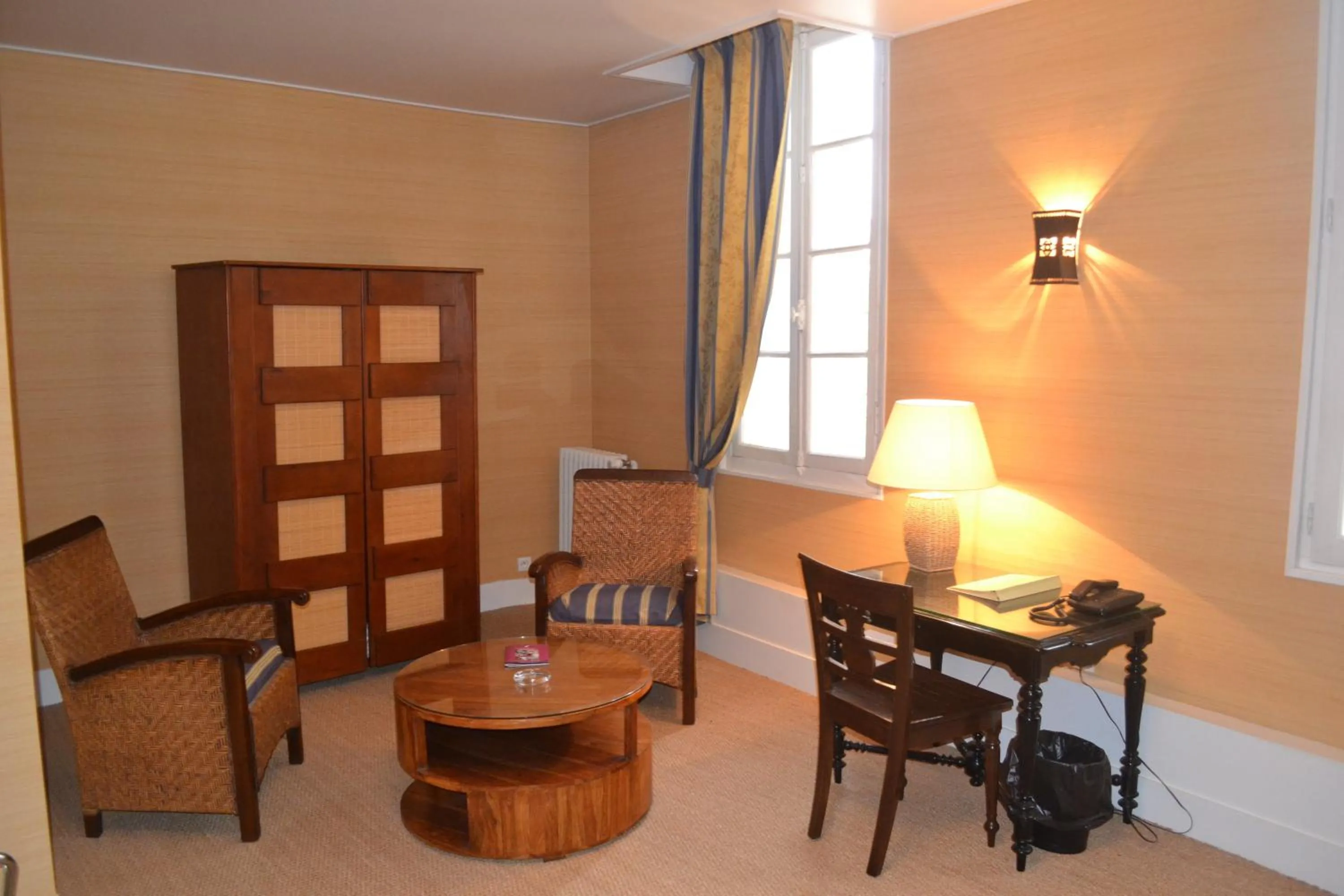 Seating area in Hôtel de France