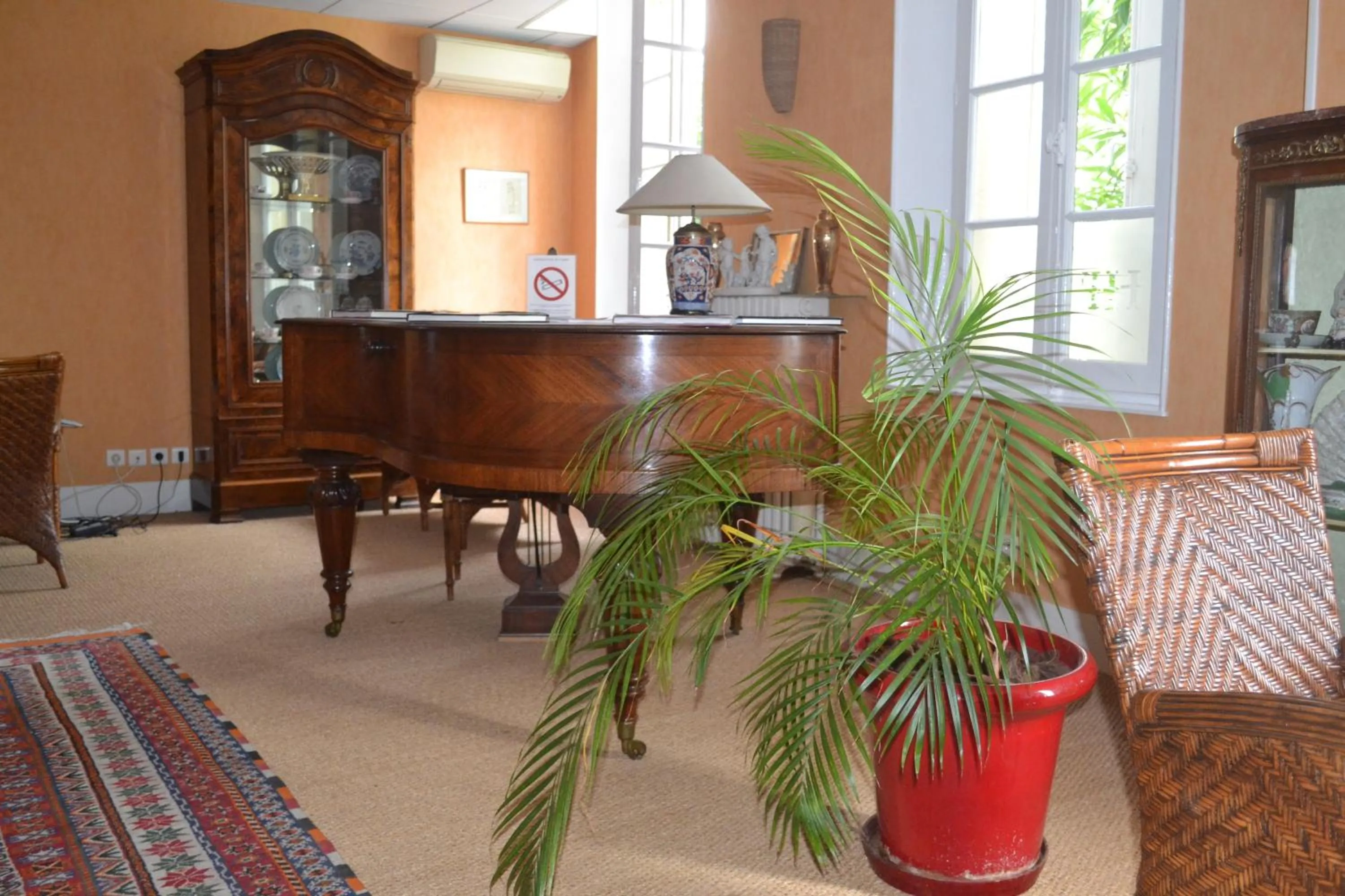 Day, Lobby/Reception in Hôtel de France