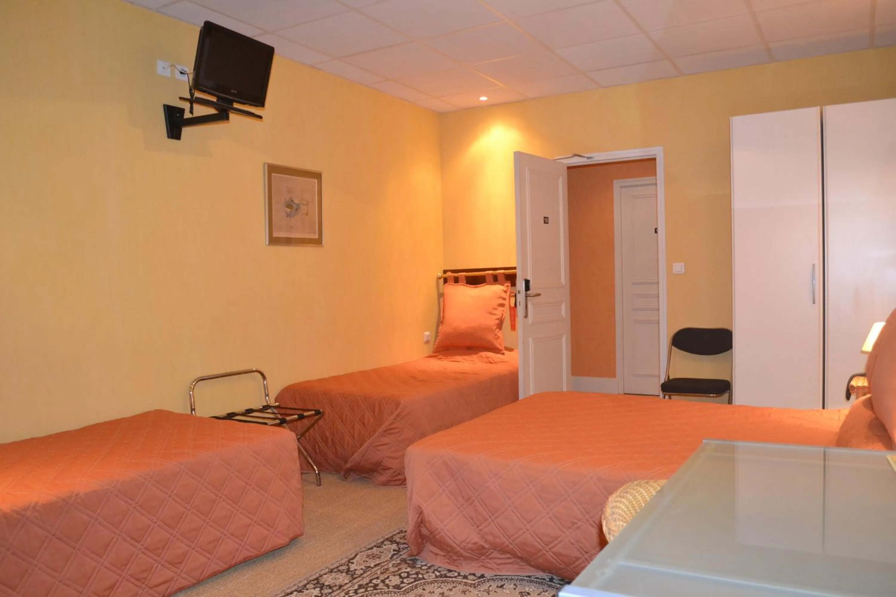 Bedroom in Hôtel de France