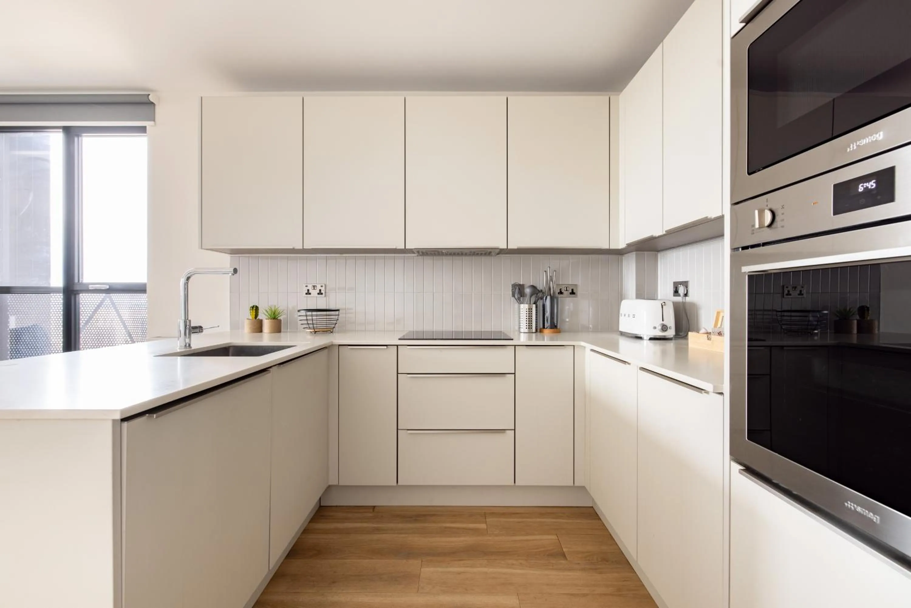 Kitchen or kitchenette in Charles Hope London Croydon