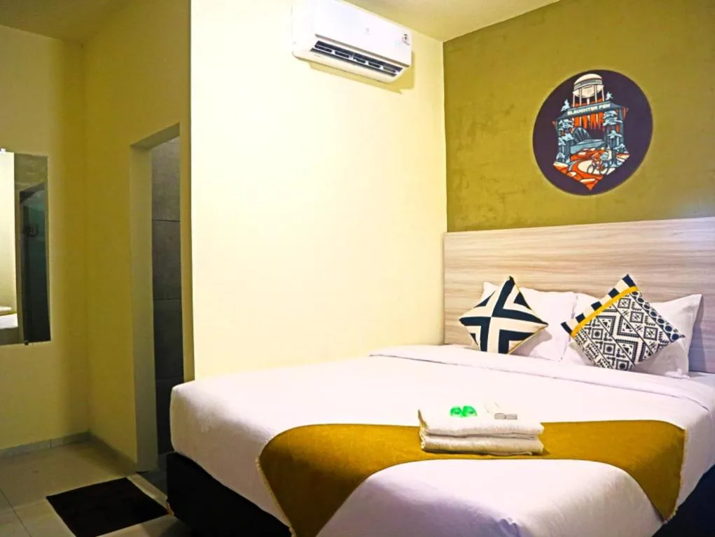 Bedroom, Bed in Zester Hotel Sidoarjo
