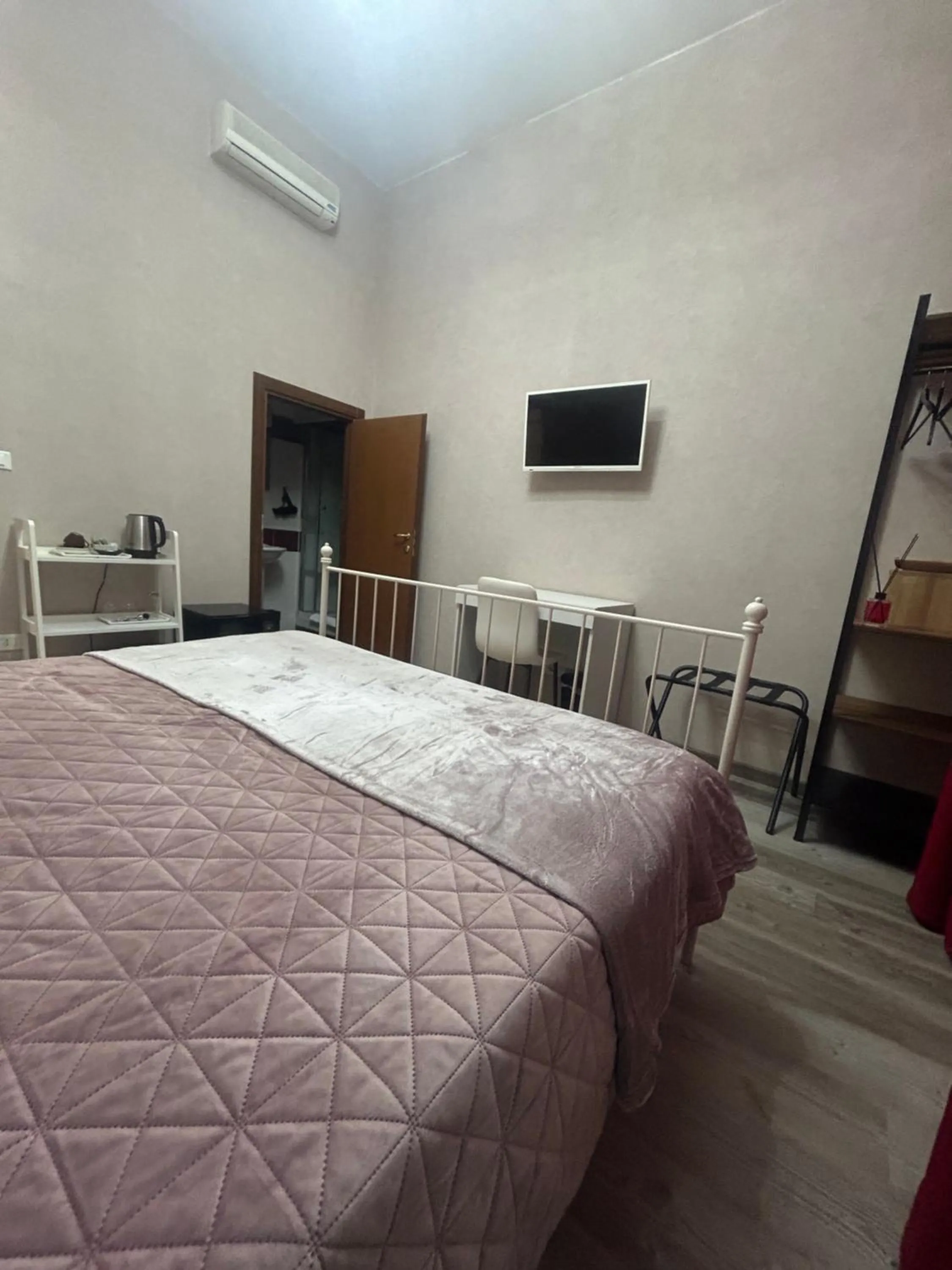 Bed in Vanella Rome Domus