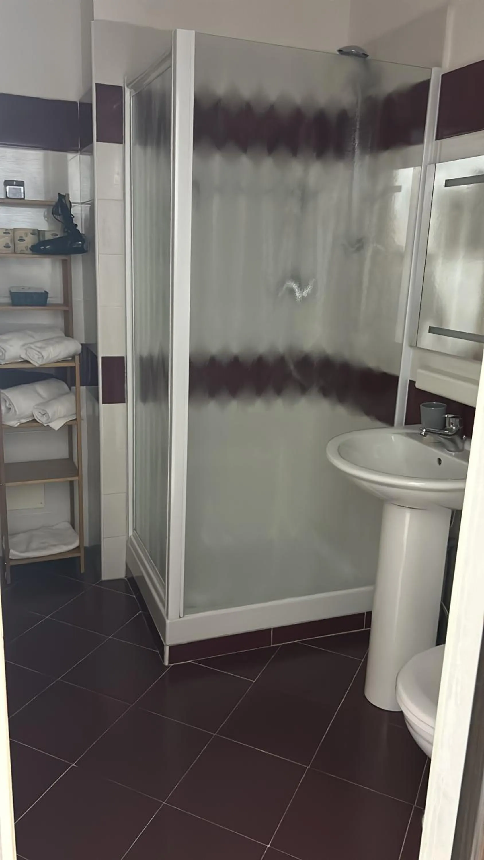 Shower in Vanella Rome Domus