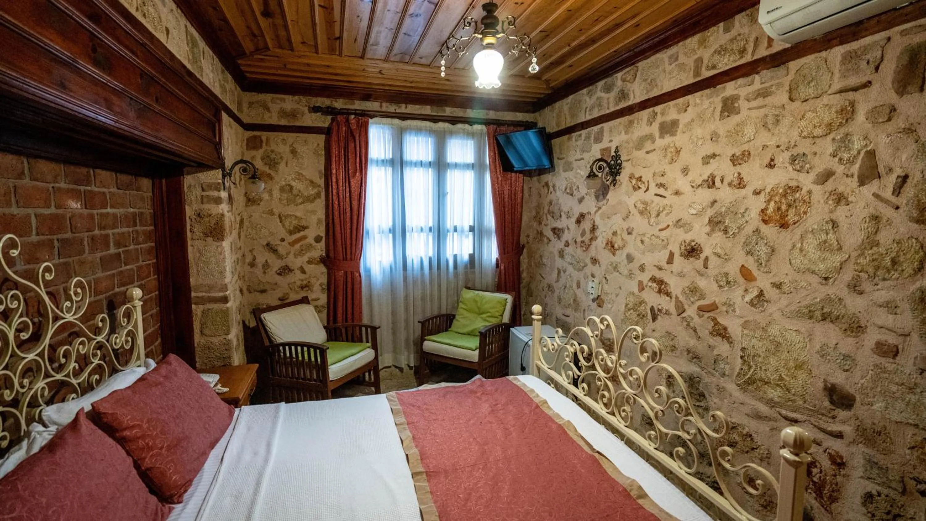 Photo of the whole room, Bed in Antalya Inn Hotel