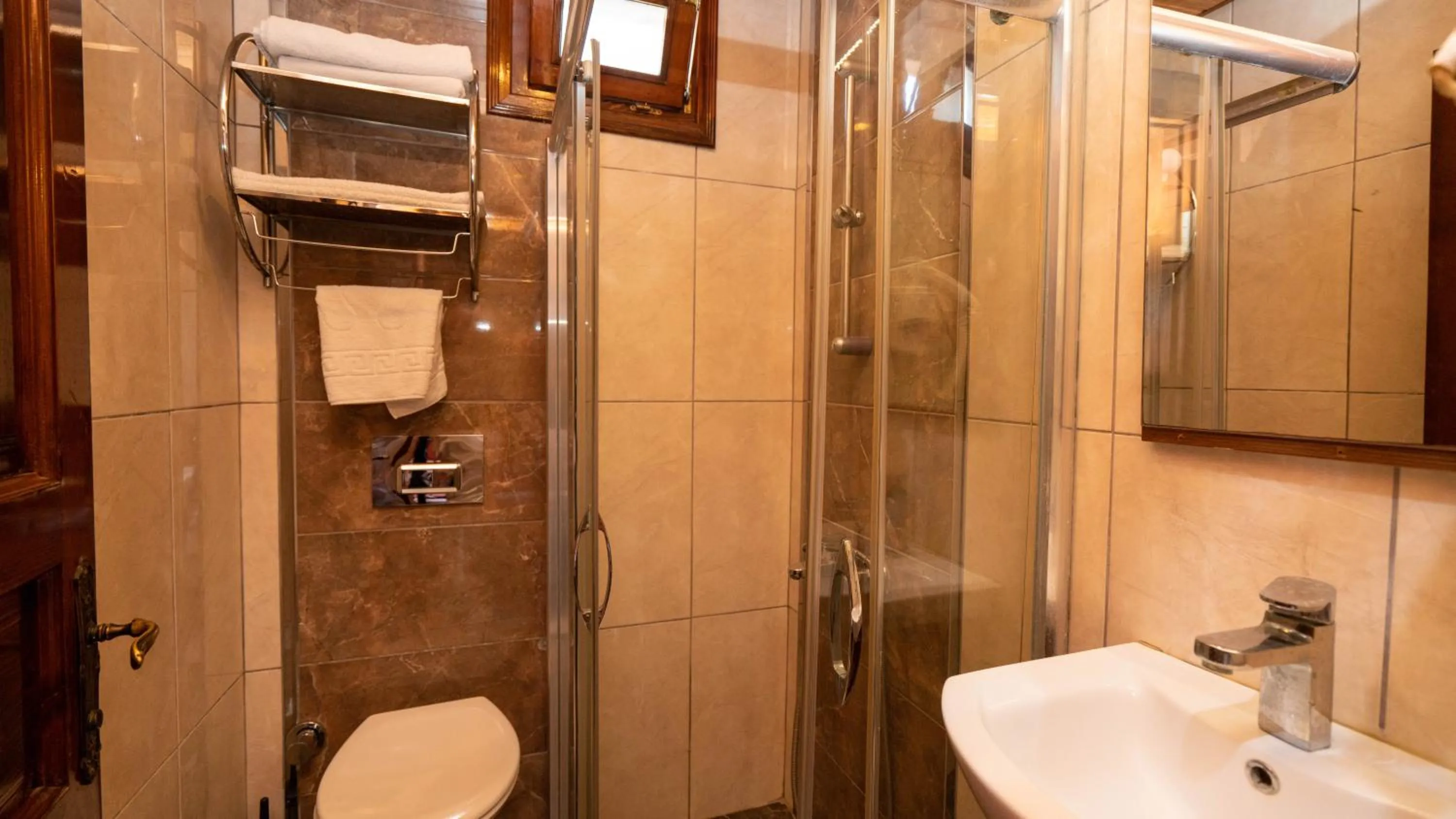 Bathroom in Antalya Inn Hotel