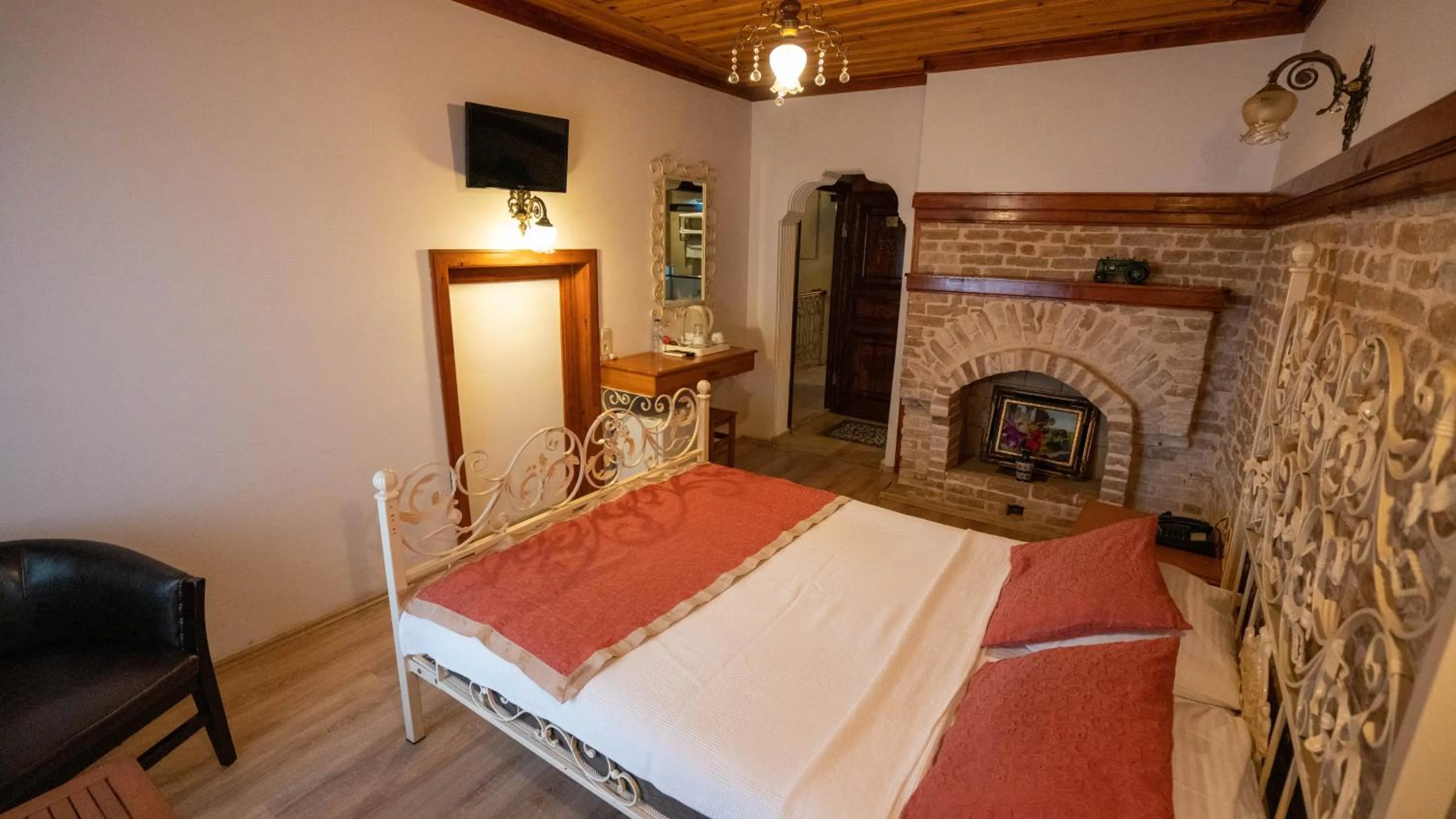 Photo of the whole room, Bed in Antalya Inn Hotel