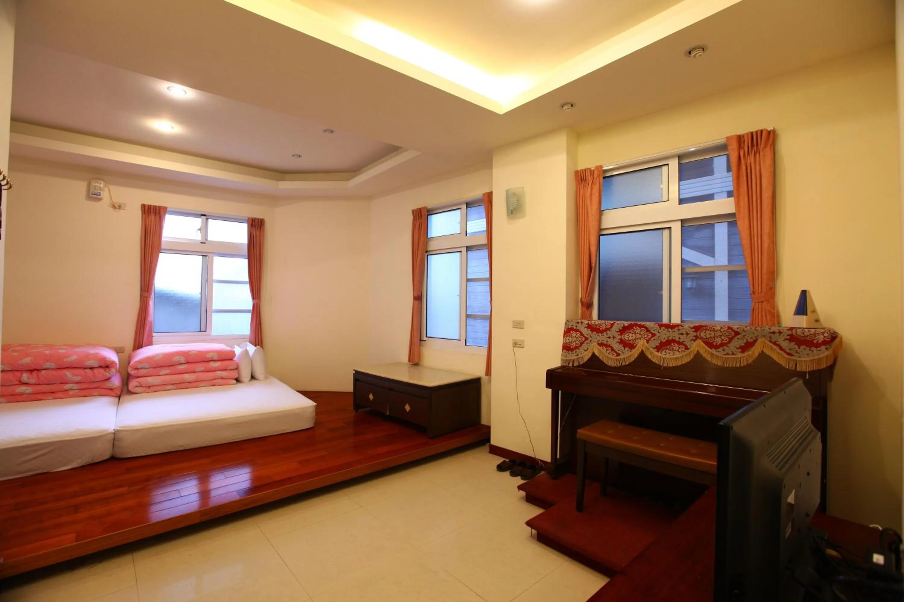 Photo of the whole room, Bed in Yeashow Villa