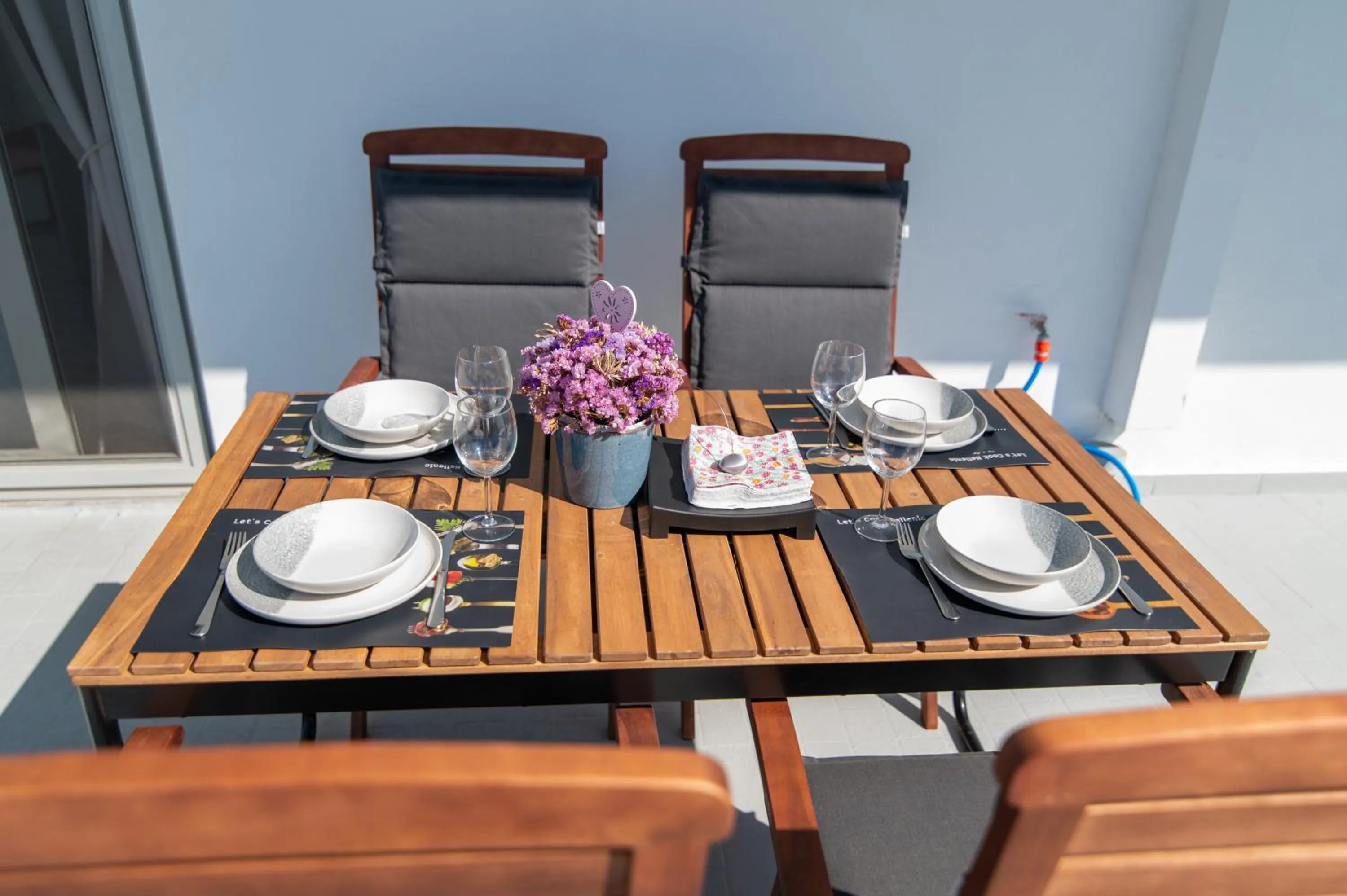 Dining area in Jasmine Hotel Apartments