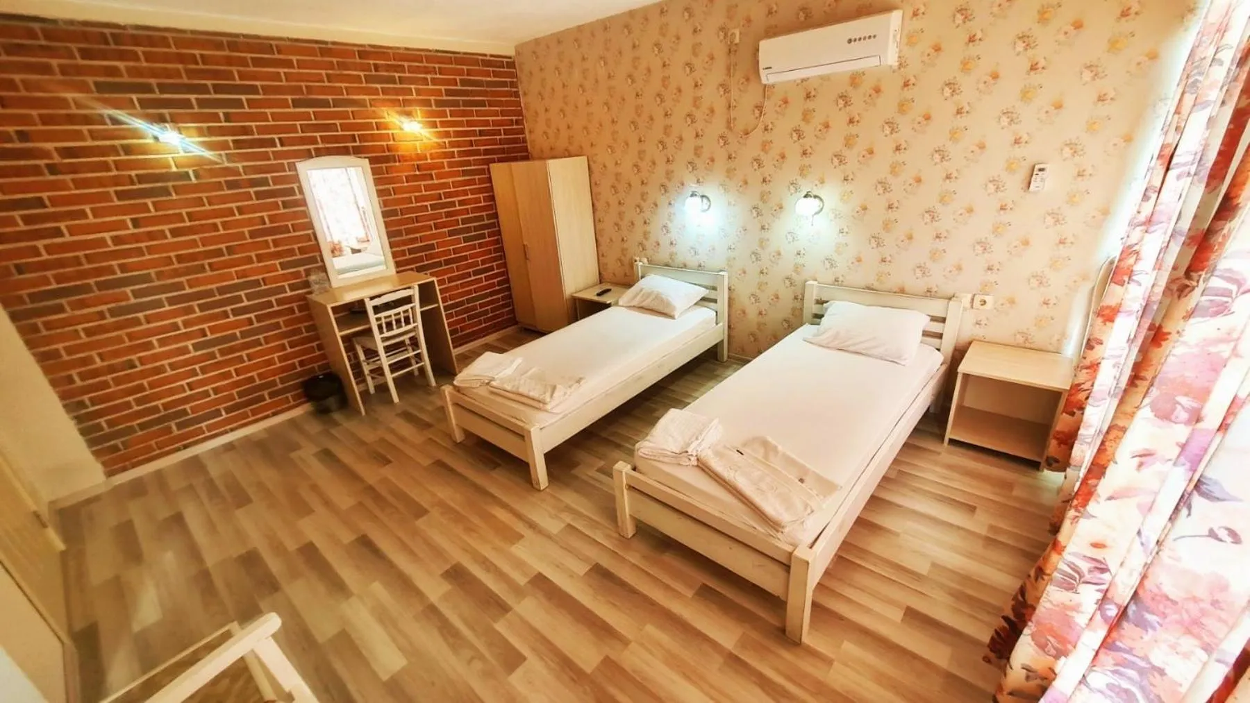 Restaurant/places to eat, Bed in Hotel Divna