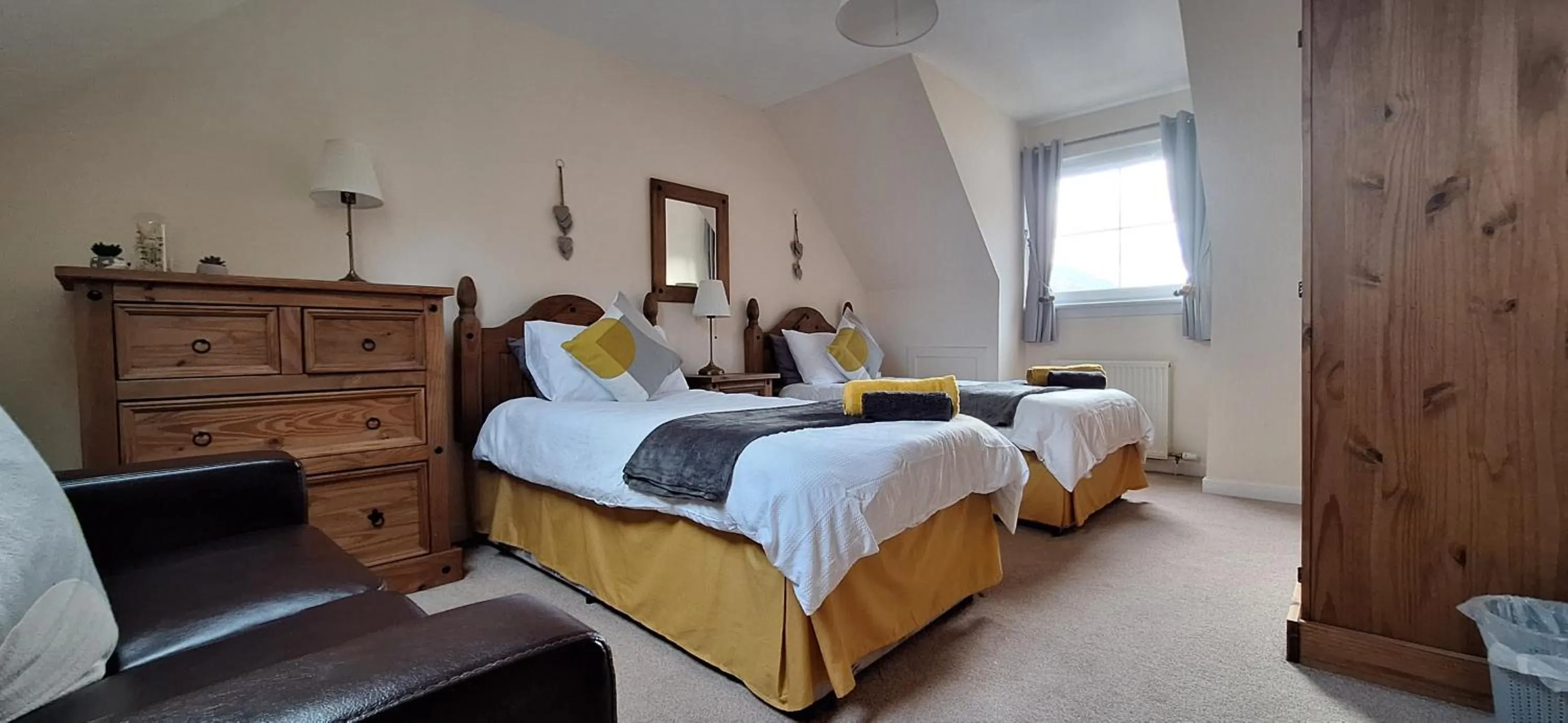 Bed in Ben Vorlich Cottage